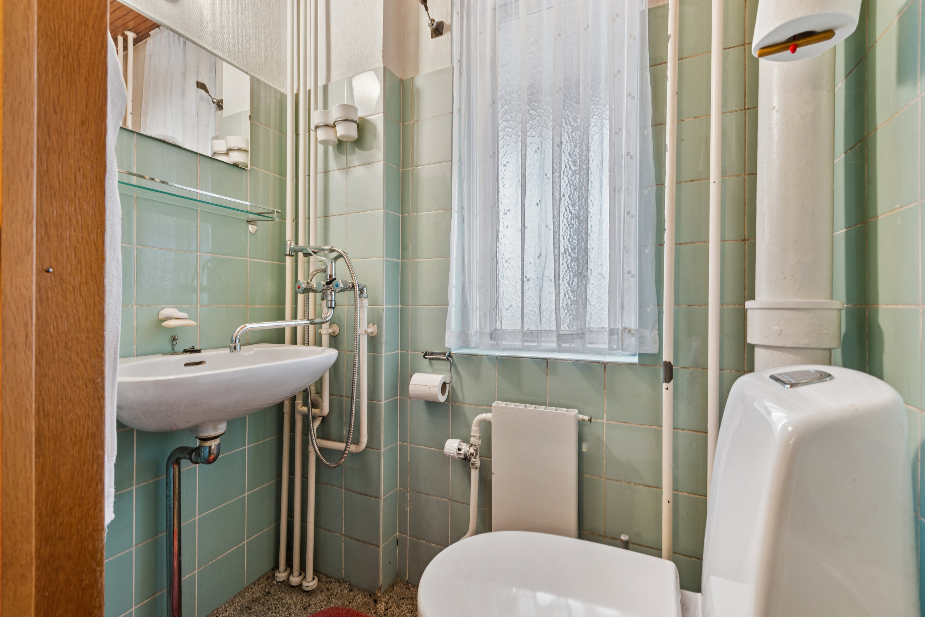 Fremhævet badeværelse billede i fuldskærmstilstand. Billede af Stubbevangen 5, 2700 Brønshøj