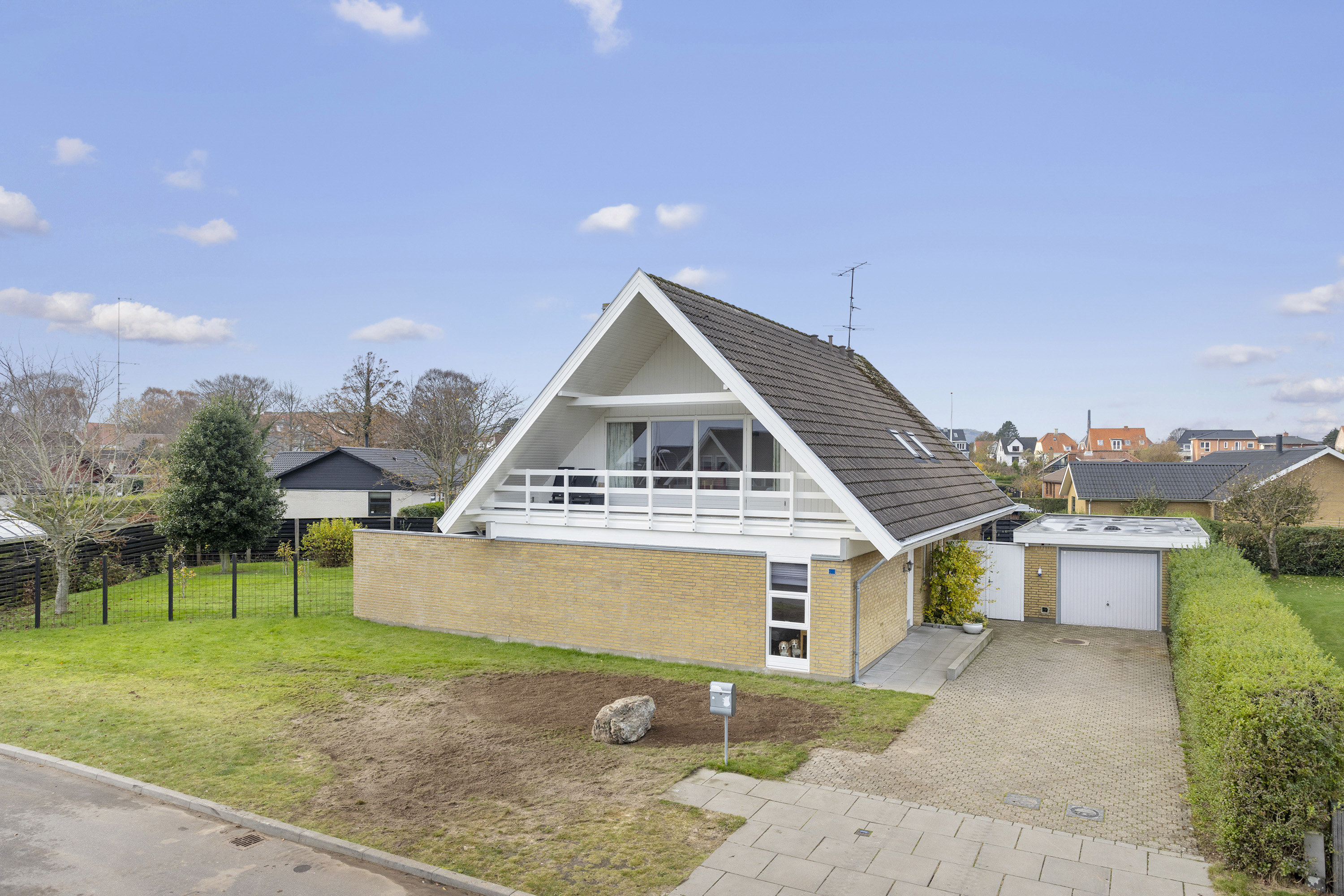 Fremhævet facade billede i fuldskærmstilstand. Billede af Uranienborgvej 18, 9900 Frederikshavn