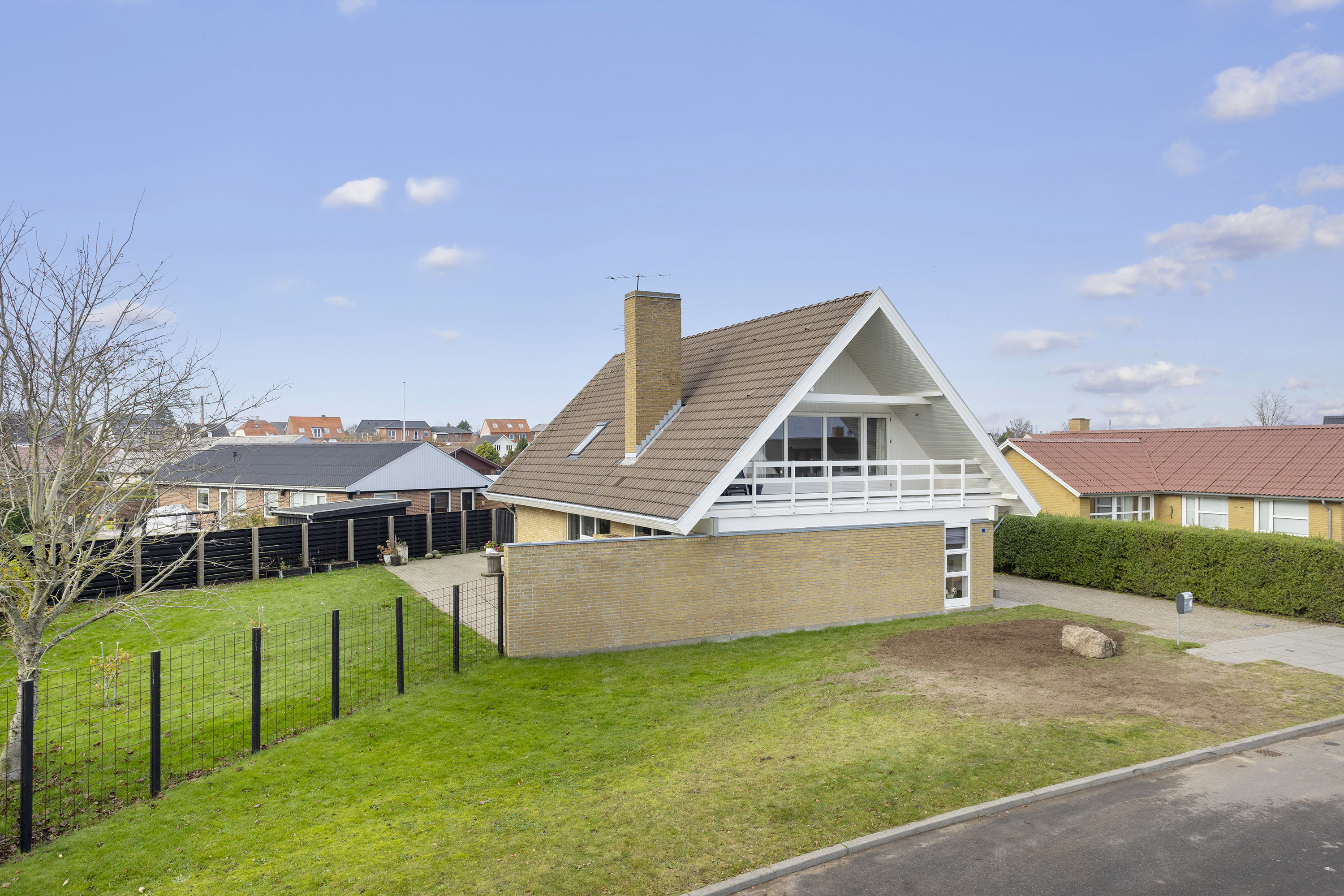 Fremhævet facade billede i fuldskærmstilstand. Billede af Uranienborgvej 18, 9900 Frederikshavn