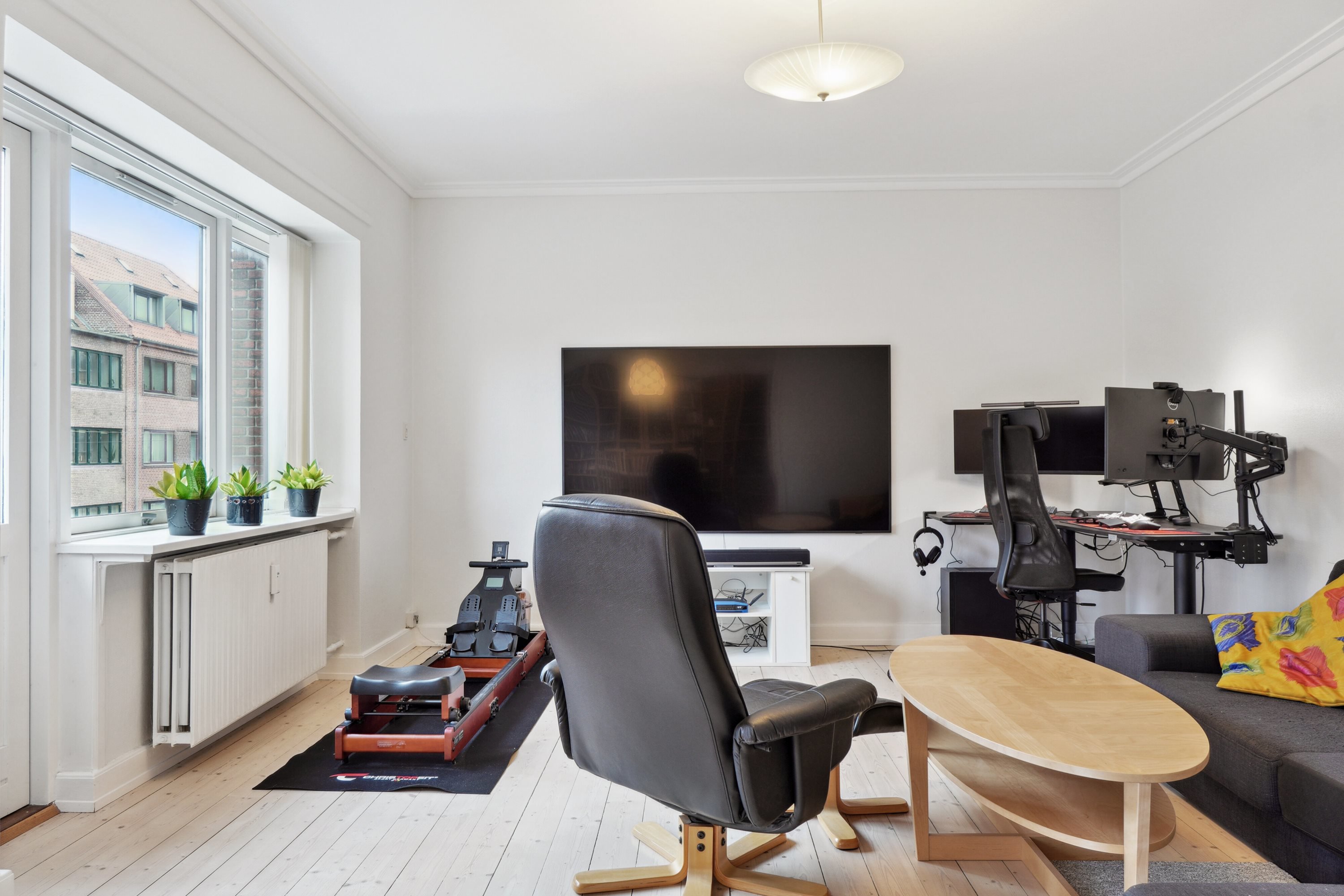 Fremhævet stue billede i fuldskærmstilstand. Billede af Vesterbro 19A, 2. th., 9000 Aalborg