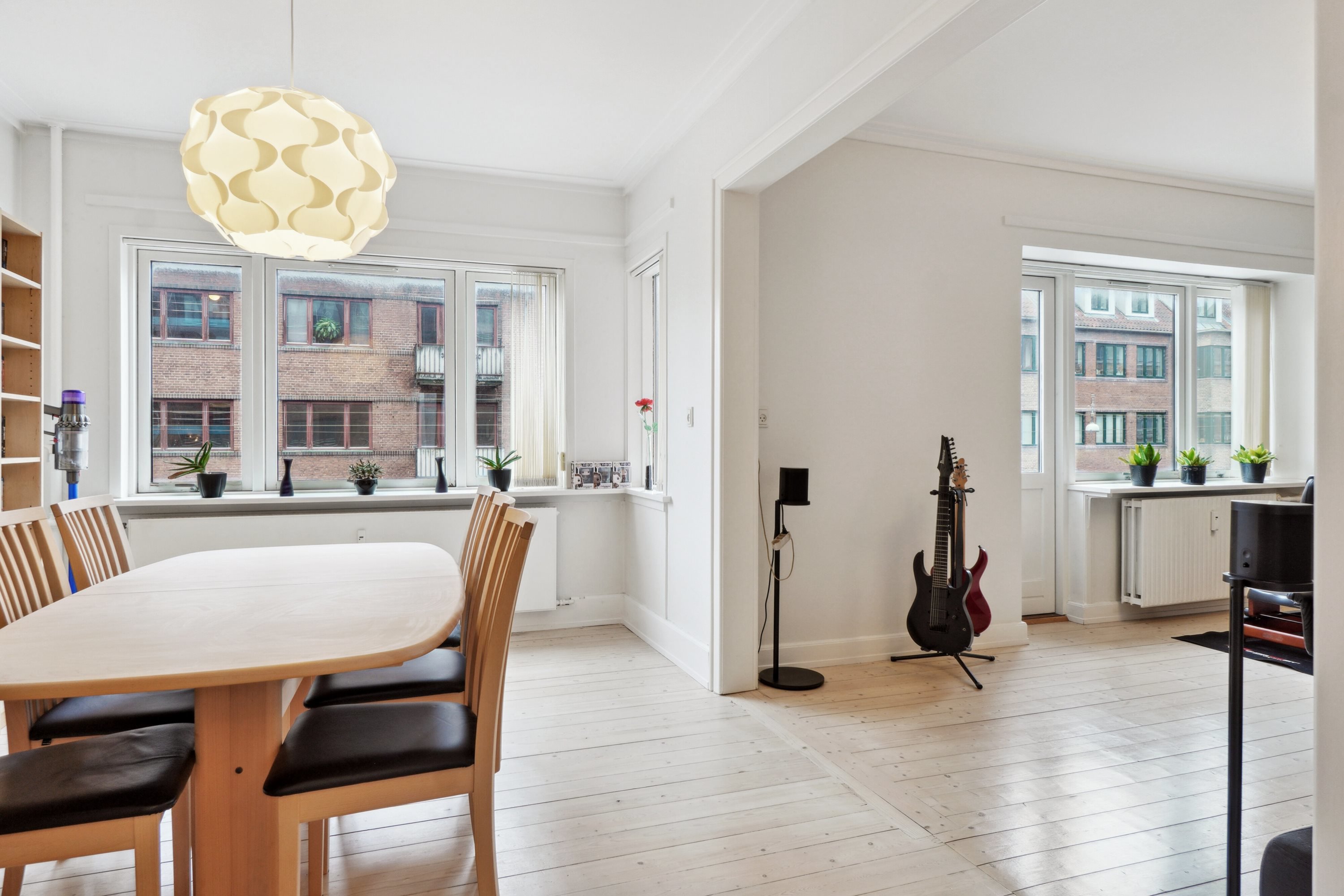 Fremhævet stue billede i fuldskærmstilstand. Billede af Vesterbro 19A, 2. th., 9000 Aalborg