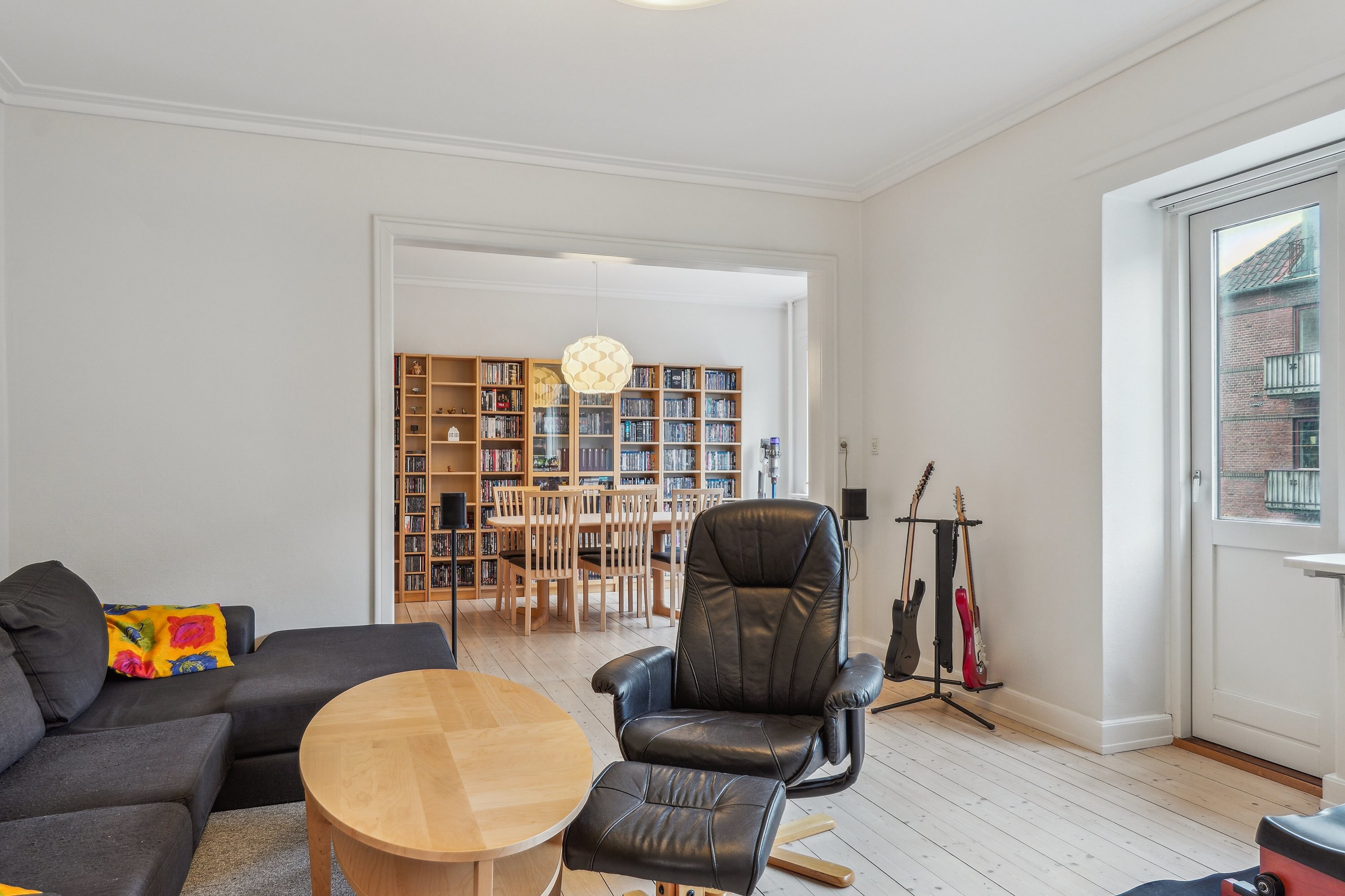 Fremhævet stue billede i fuldskærmstilstand. Billede af Vesterbro 19A, 2. th., 9000 Aalborg