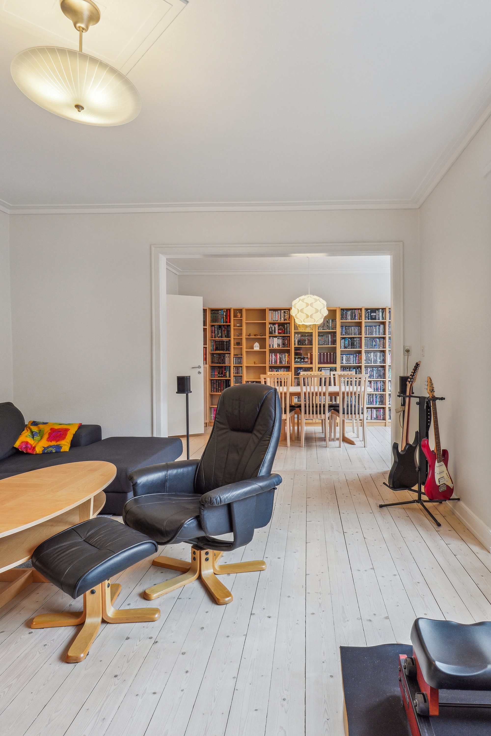 Fremhævet stue billede i fuldskærmstilstand. Billede af Vesterbro 19A, 2. th., 9000 Aalborg