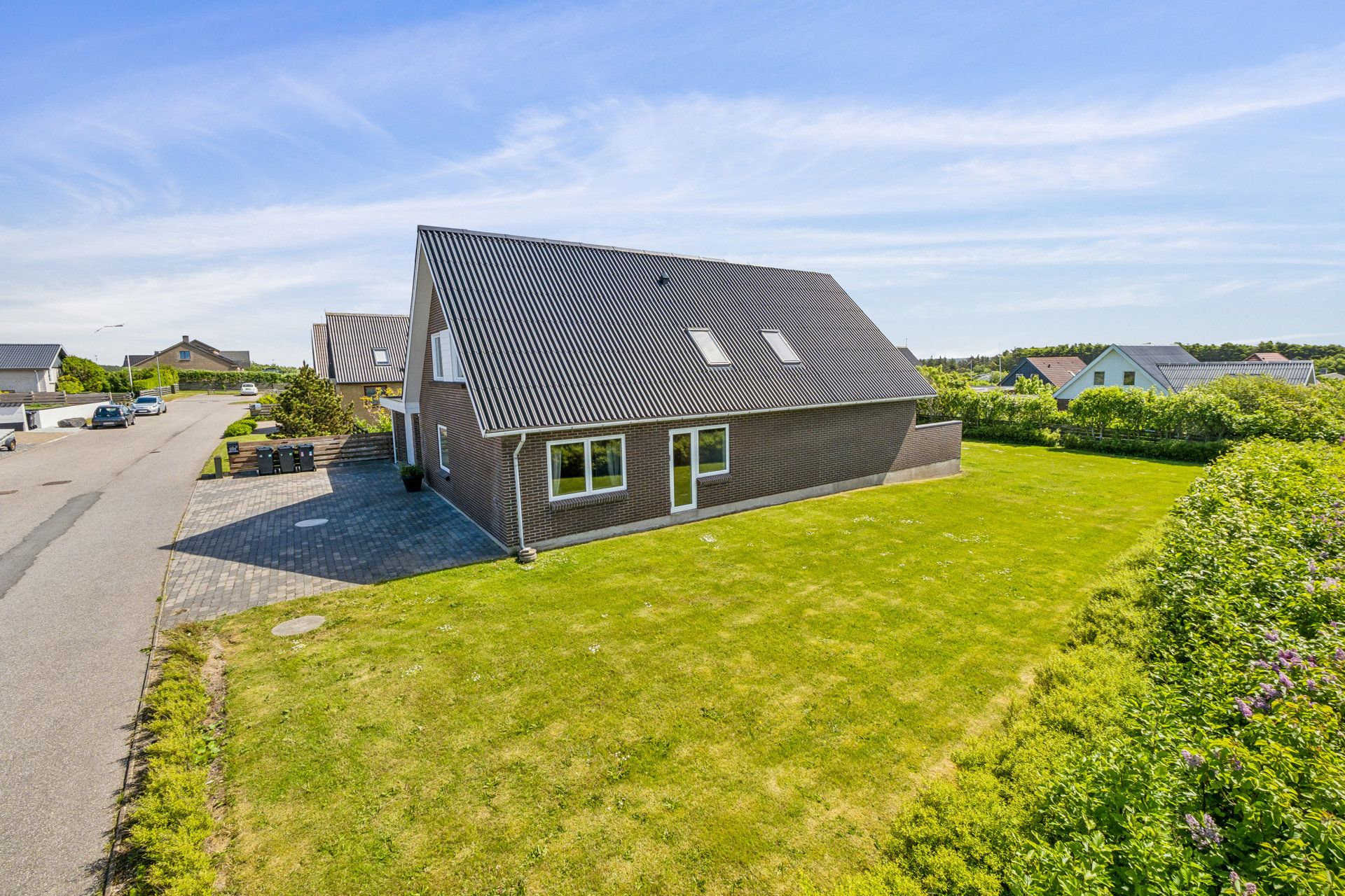 Miniaturebillede 2: huset set fra haven. Billede af Havremarken 34, 7730 Hanstholm