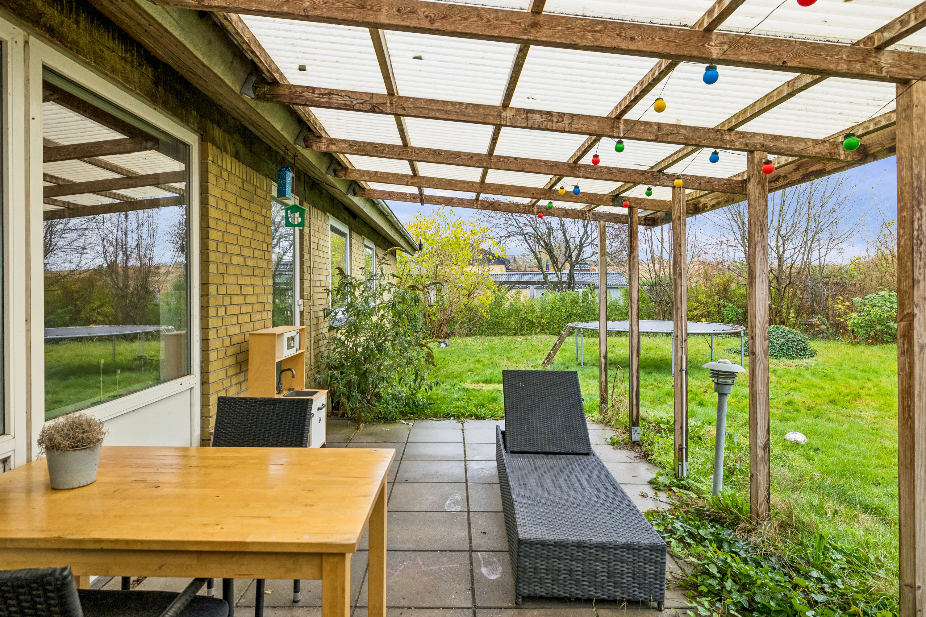 Fremhævet overdækket terrasse billede i fuldskærmstilstand. Billede af Stenløkkeparken 14, Hylke, 8660 Skanderborg