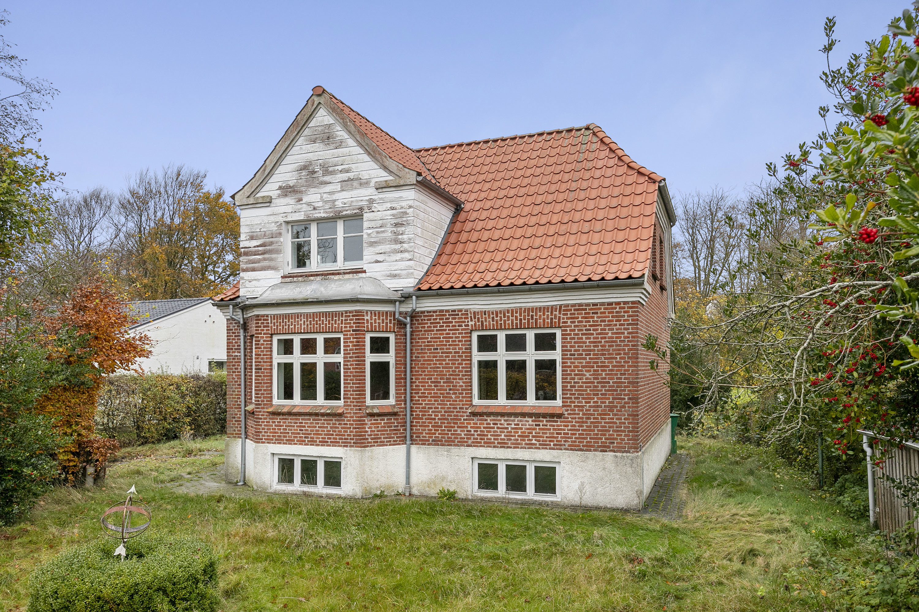 Fremhævet facade billede i fuldskærmstilstand. Billede af Møllevej 19, 9760 Vrå