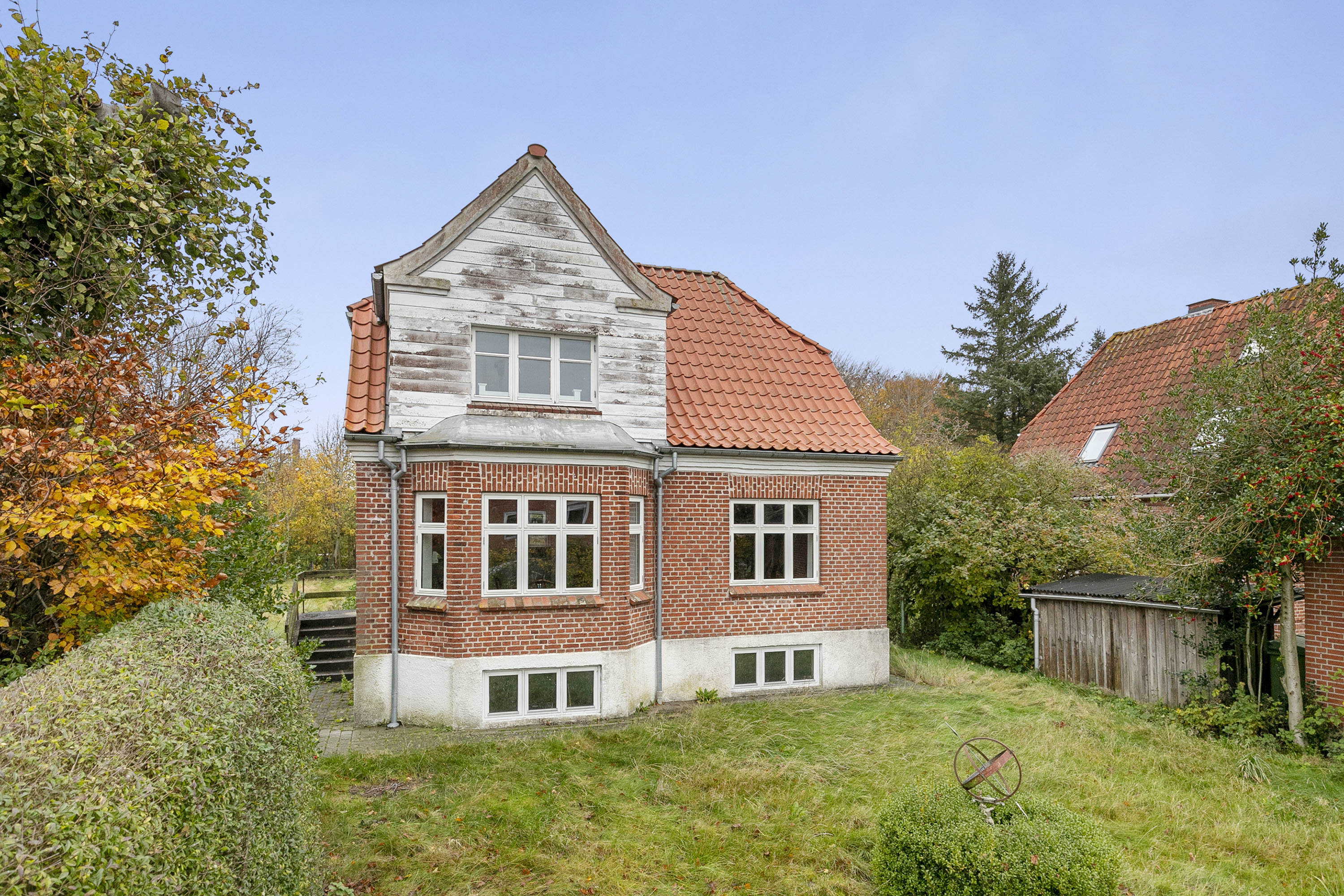 Fremhævet facade billede i fuldskærmstilstand. Billede af Møllevej 19, 9760 Vrå