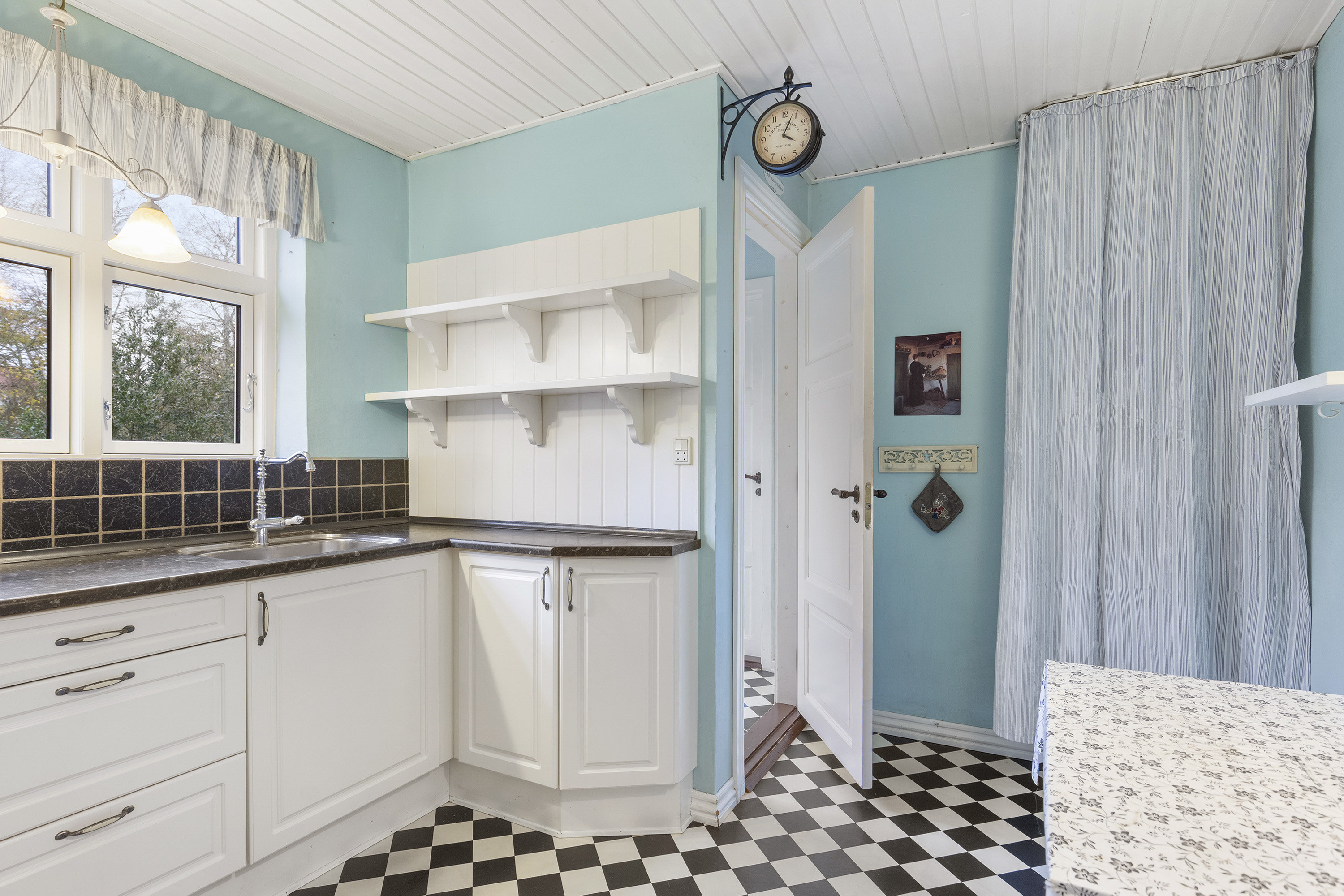 Fremhævet køkken billede i fuldskærmstilstand. Billede af Møllevej 19, 9760 Vrå