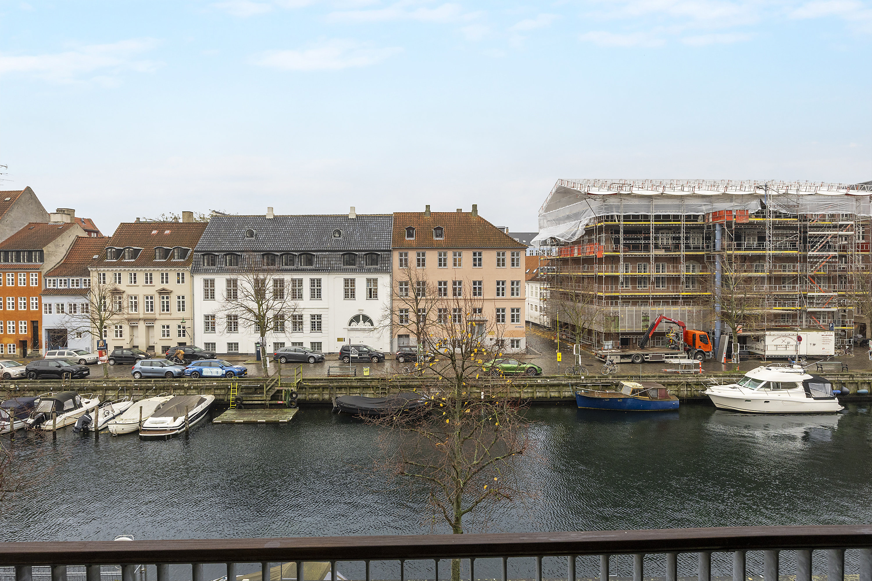 Fremhævet udsigt billede i fuldskærmstilstand. Billede af Overgaden Neden Vandet 1B, 2. th., 1414 København K