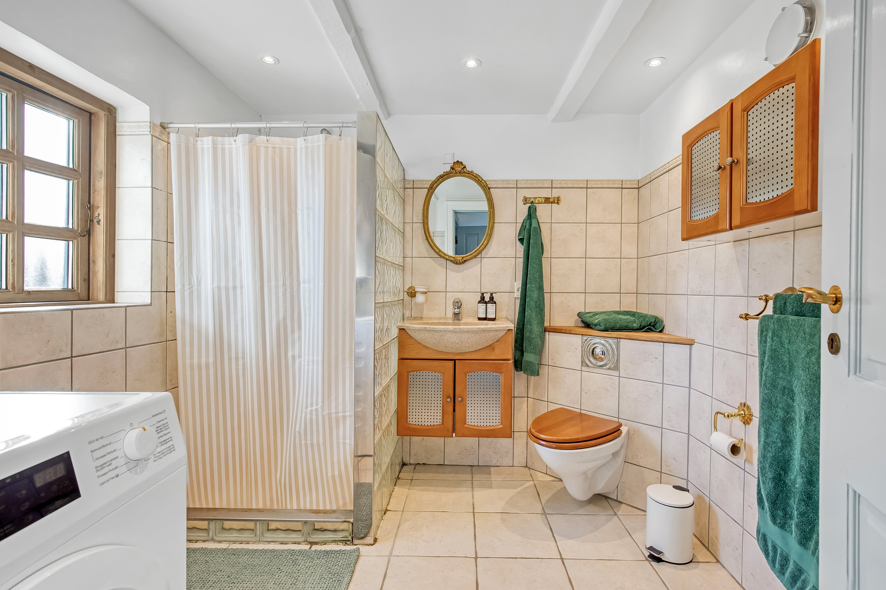 Fremhævet badeværelse billede i fuldskærmstilstand. Billede af Mosevej 19, 3230 Græsted