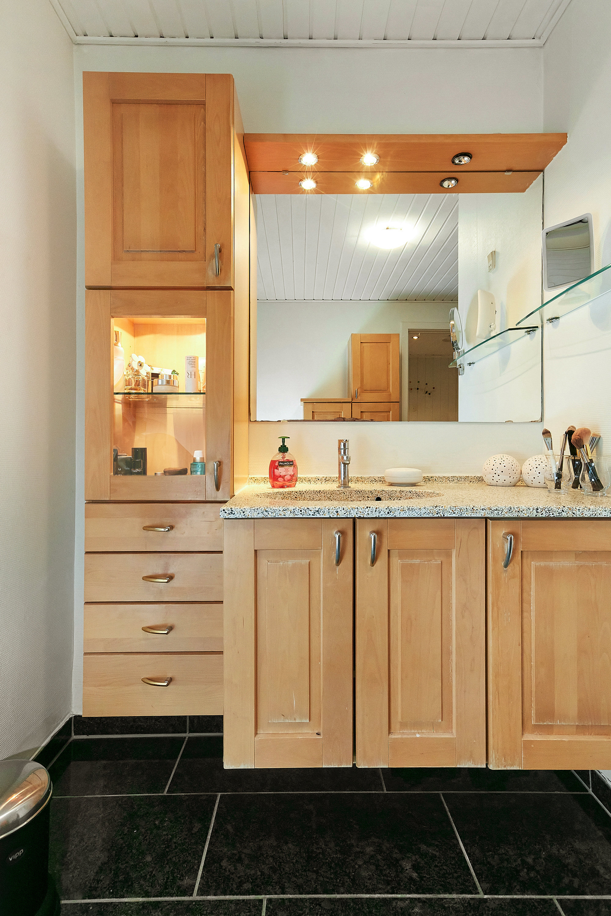 Fremhævet badeværelse billede i fuldskærmstilstand. Billede af Refshaven 10, 7321 Gadbjerg