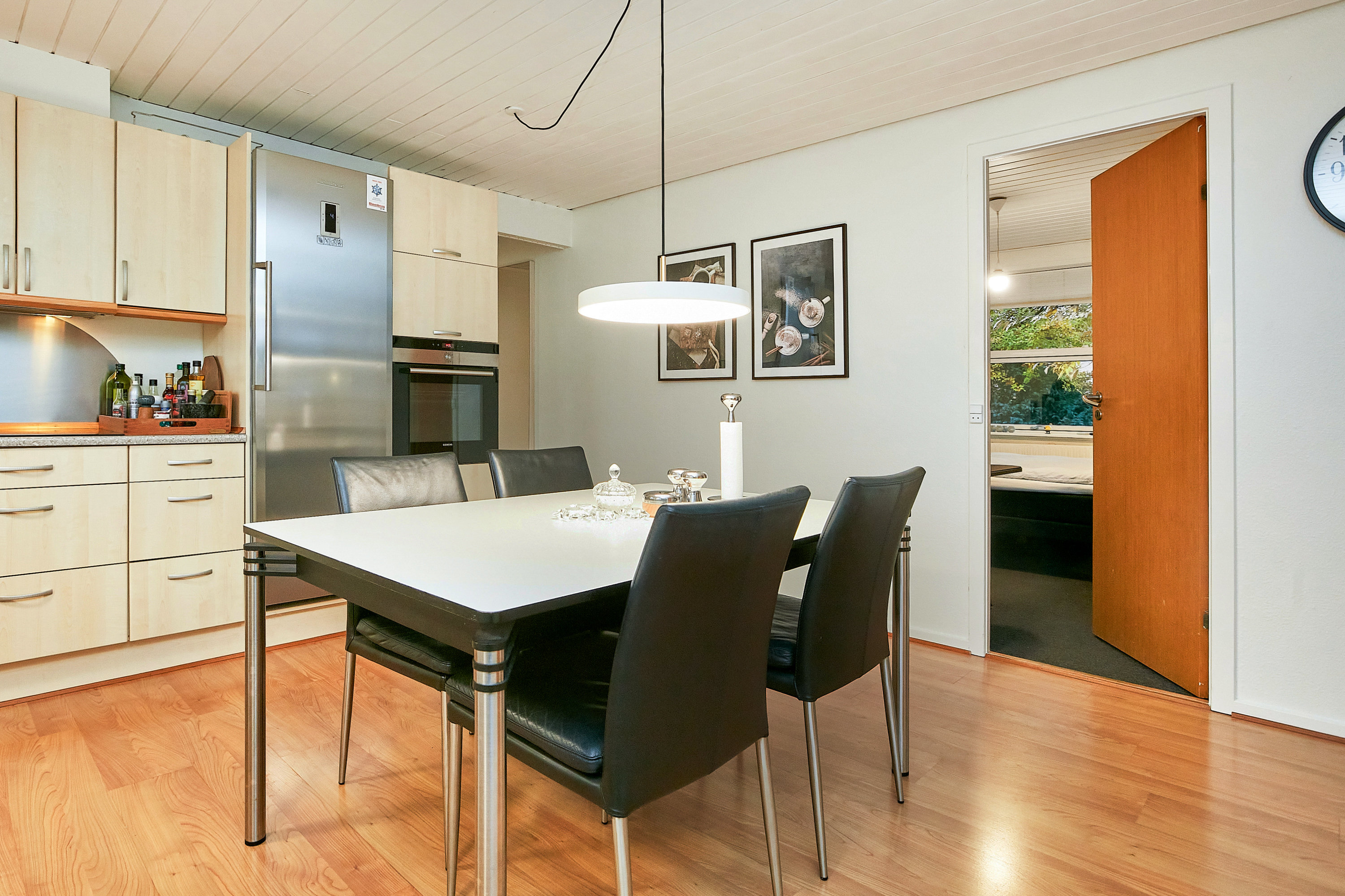 Fremhævet køkken billede i fuldskærmstilstand. Billede af Refshaven 10, 7321 Gadbjerg