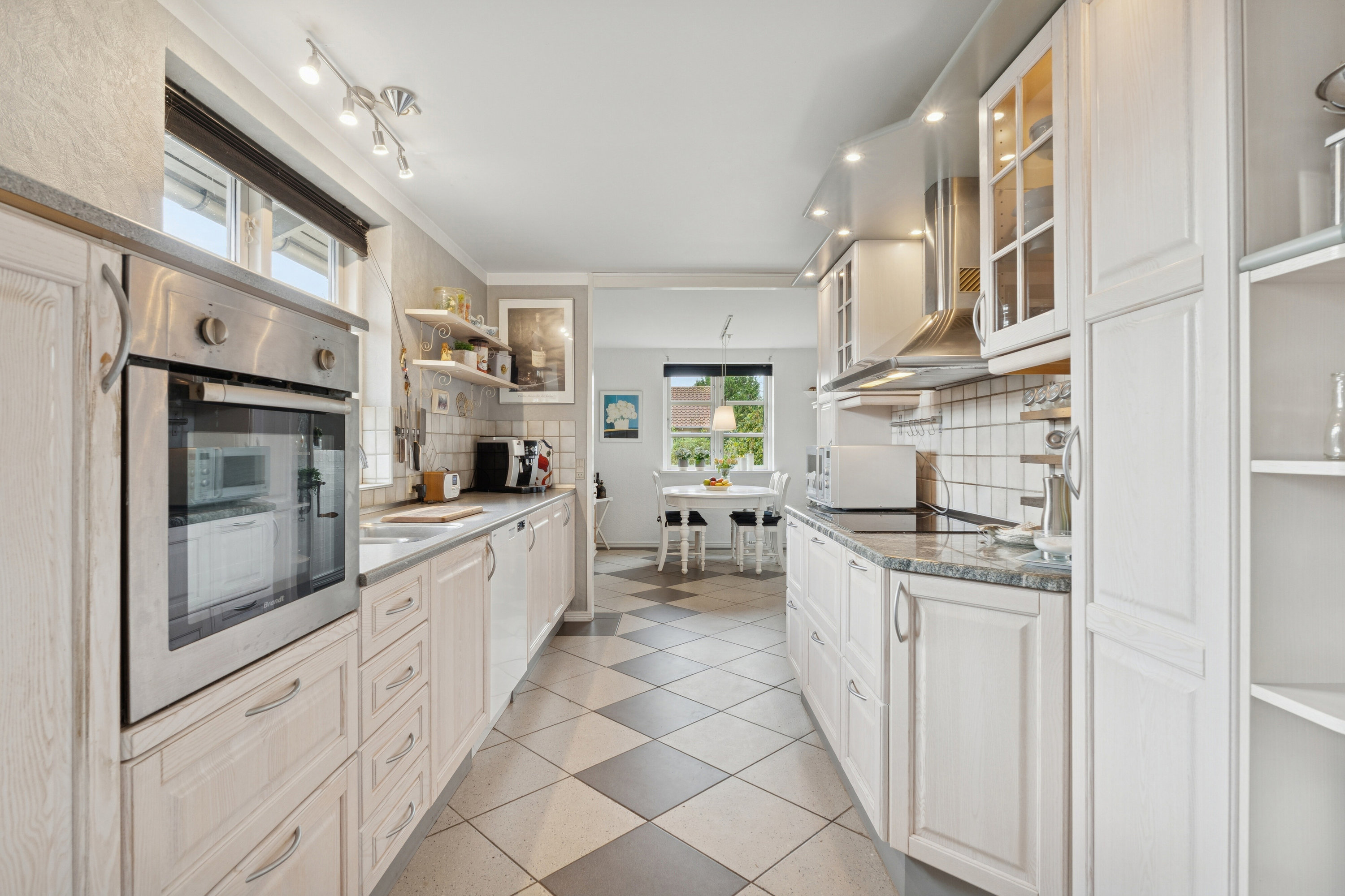 Fremhævet køkken billede i fuldskærmstilstand. Billede af Rugvangen 4, Otterup, 5450 Otterup