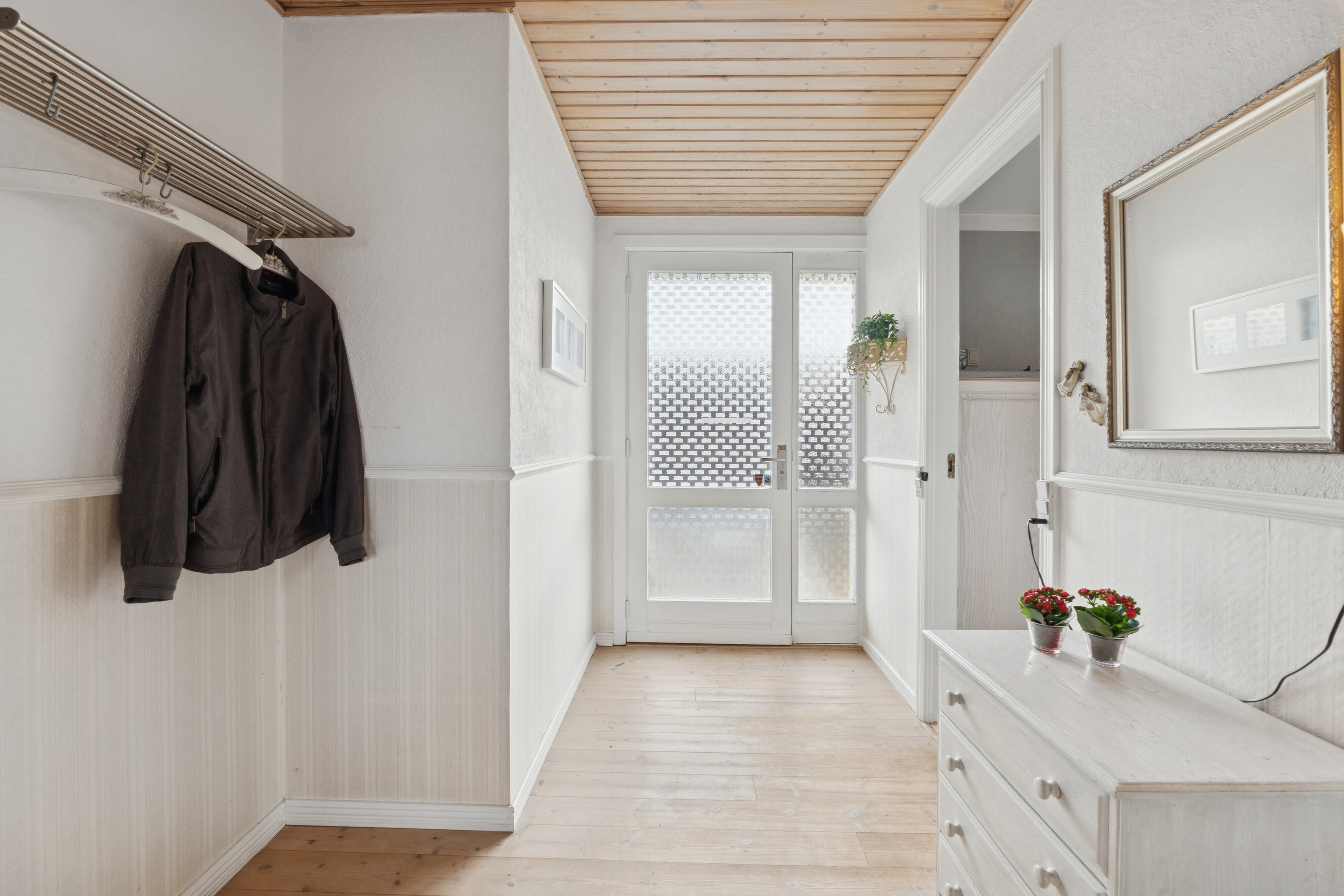 Fremhævet gang billede i fuldskærmstilstand. Billede af Rugvangen 4, Otterup, 5450 Otterup