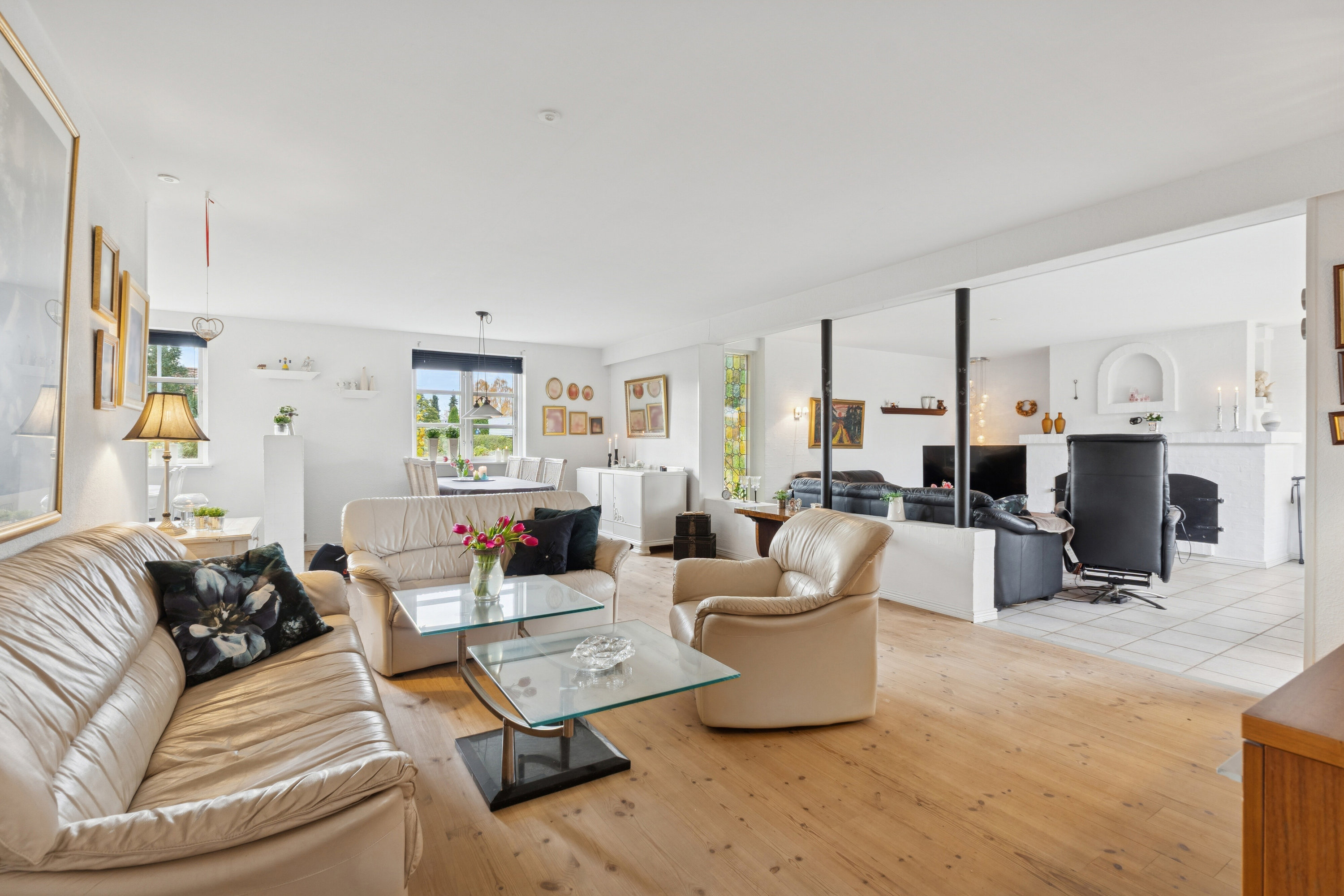 Fremhævet stue billede i fuldskærmstilstand. Billede af Rugvangen 4, Otterup, 5450 Otterup