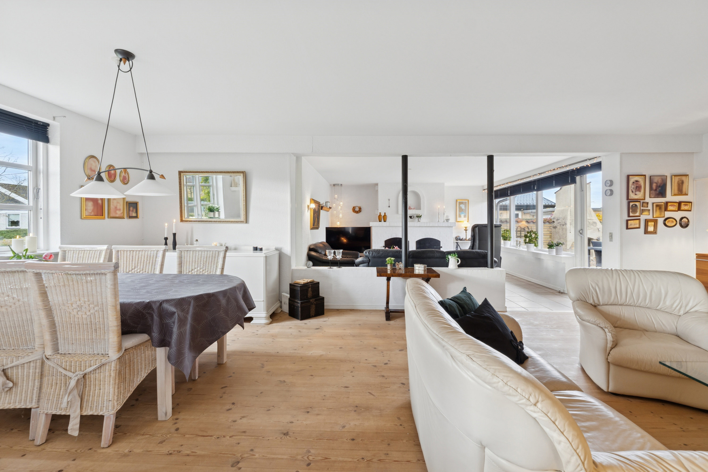 Fremhævet stue billede i fuldskærmstilstand. Billede af Rugvangen 4, Otterup, 5450 Otterup