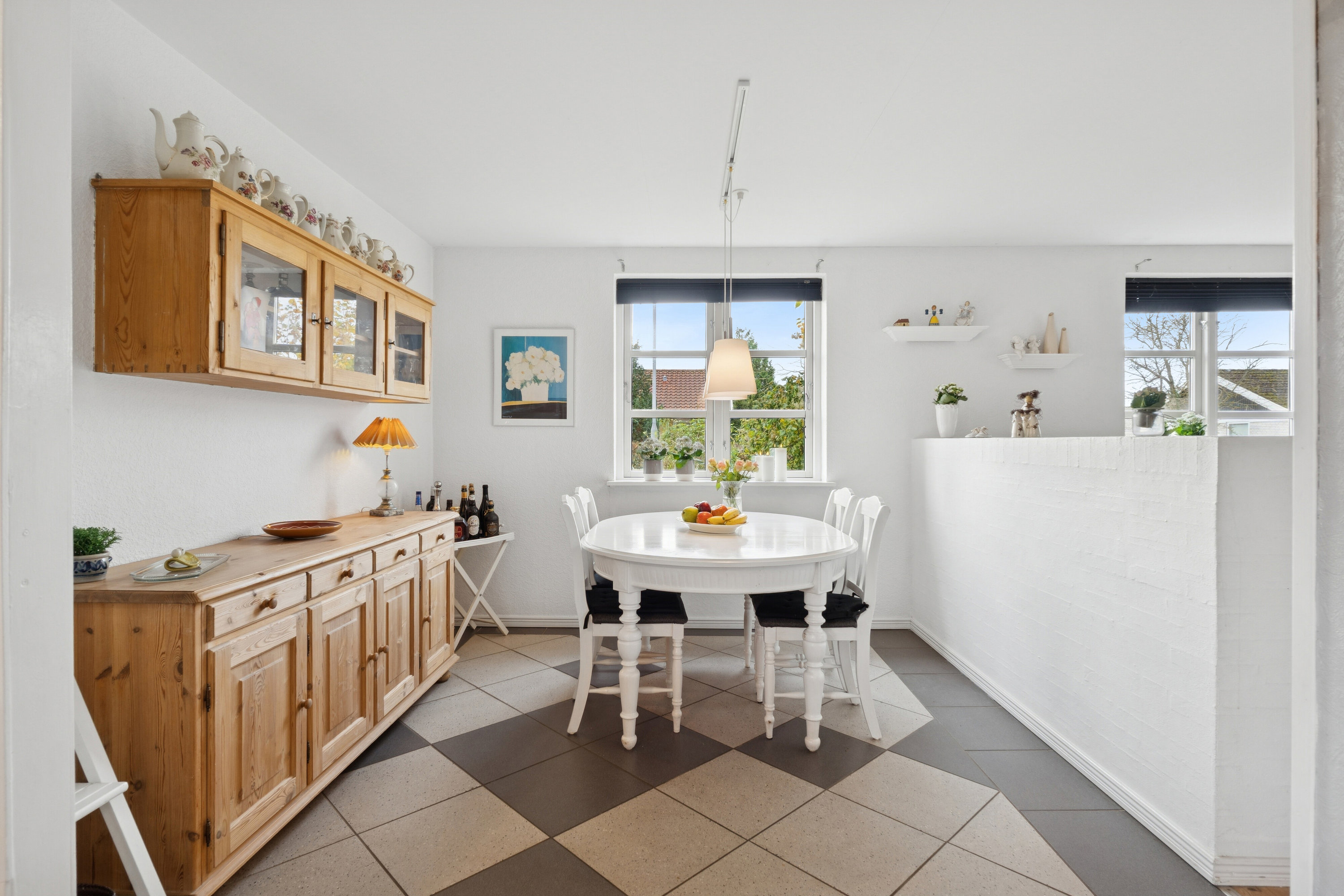 Fremhævet spisestue billede i fuldskærmstilstand. Billede af Rugvangen 4, Otterup, 5450 Otterup