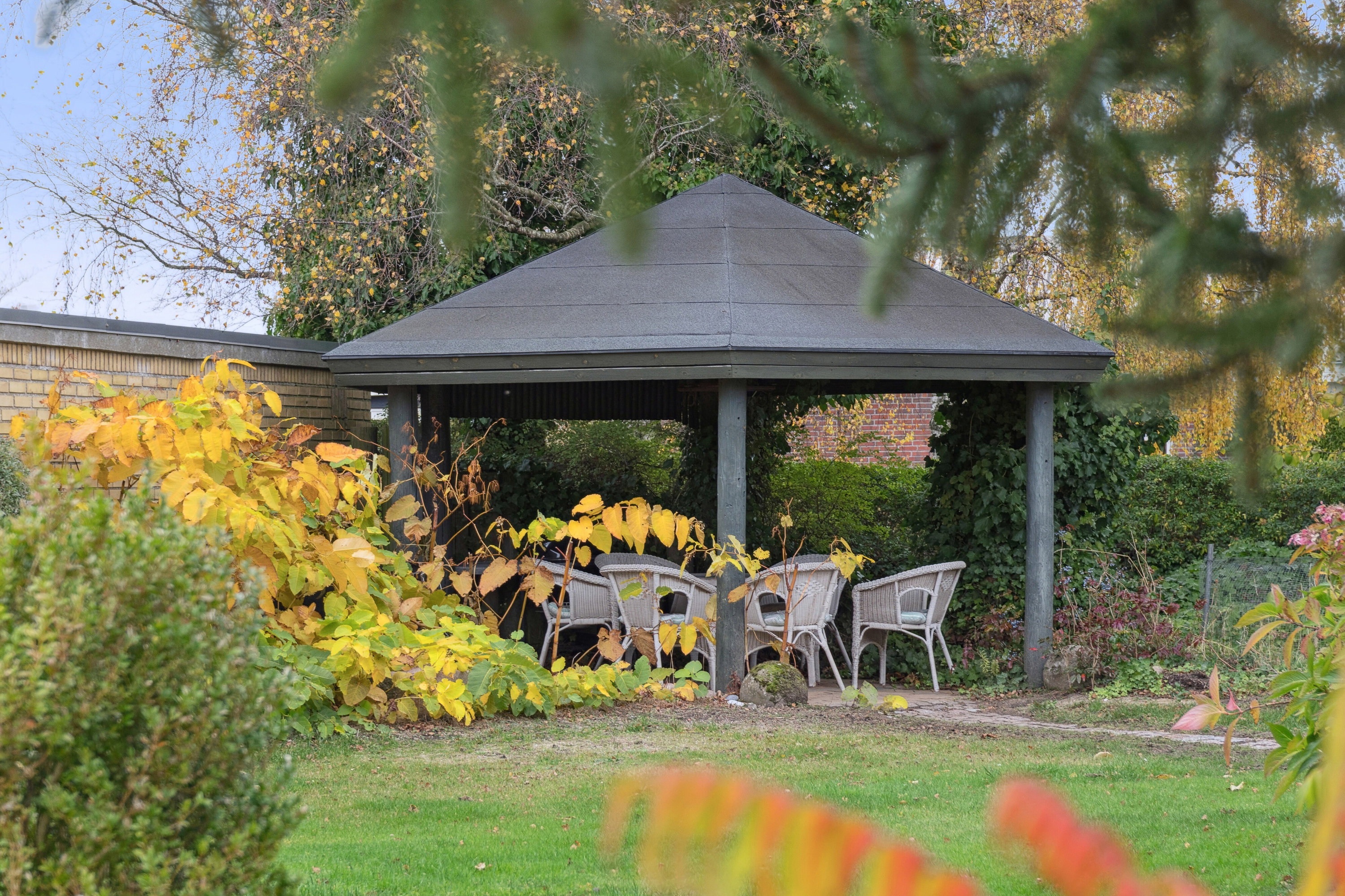 Fremhævet set fra haven billede i fuldskærmstilstand. Billede af Rugvangen 4, Otterup, 5450 Otterup