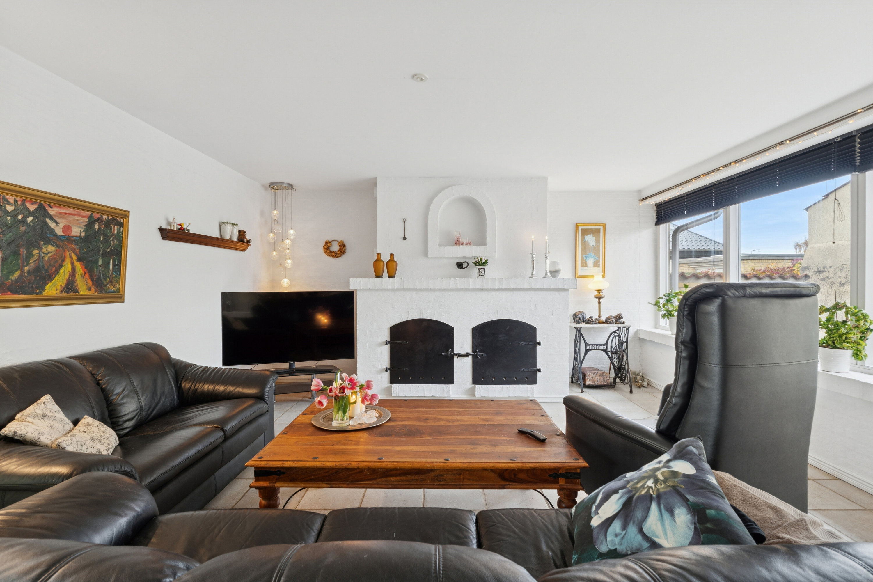 Fremhævet stue billede i fuldskærmstilstand. Billede af Rugvangen 4, Otterup, 5450 Otterup