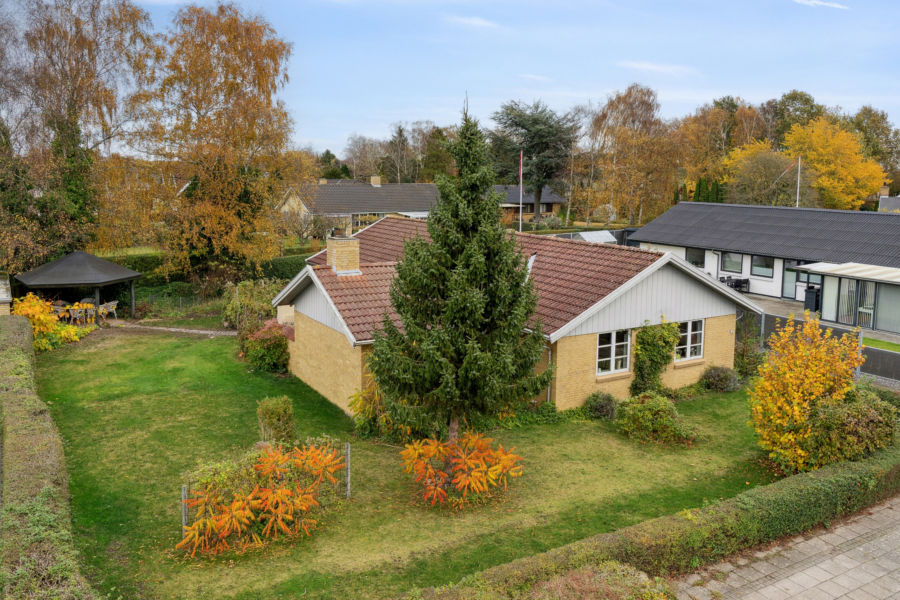 Fremhævet set fra vejen billede i fuldskærmstilstand. Billede af Rugvangen 4, Otterup, 5450 Otterup