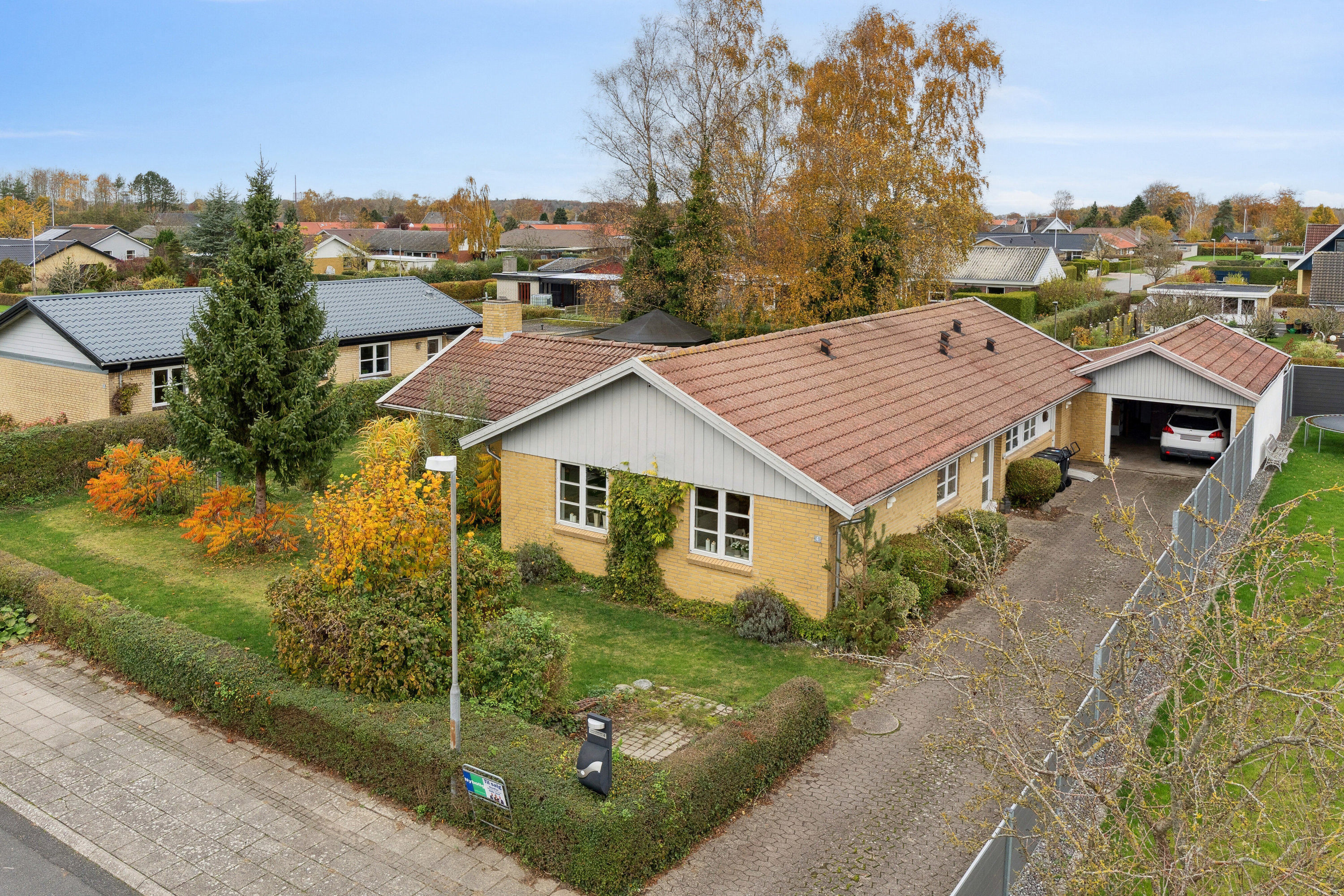 Fremhævet set fra vejen billede i fuldskærmstilstand. Billede af Rugvangen 4, Otterup, 5450 Otterup