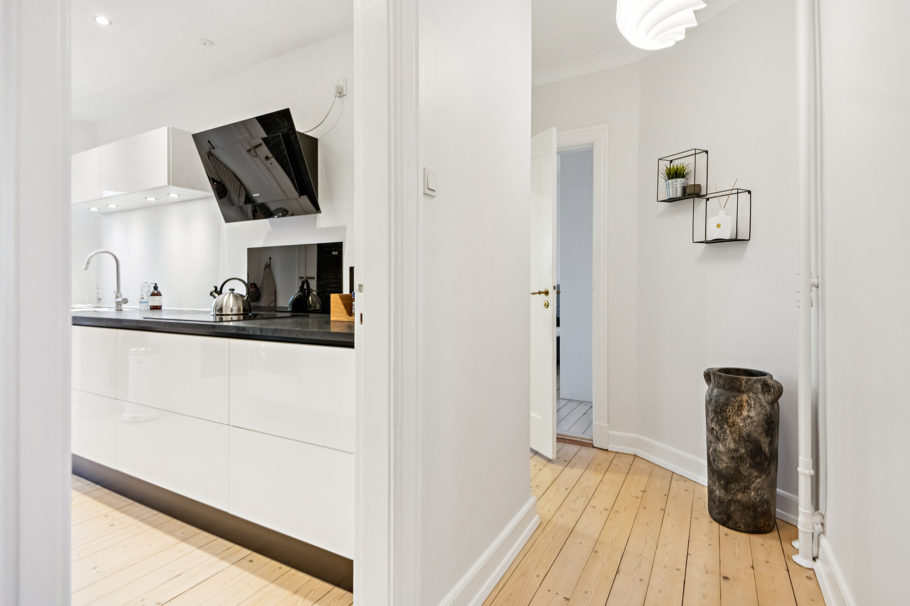 Fremhævet entré billede i fuldskærmstilstand. Billede af Kastetvej 80, 3. th., 9000 Aalborg