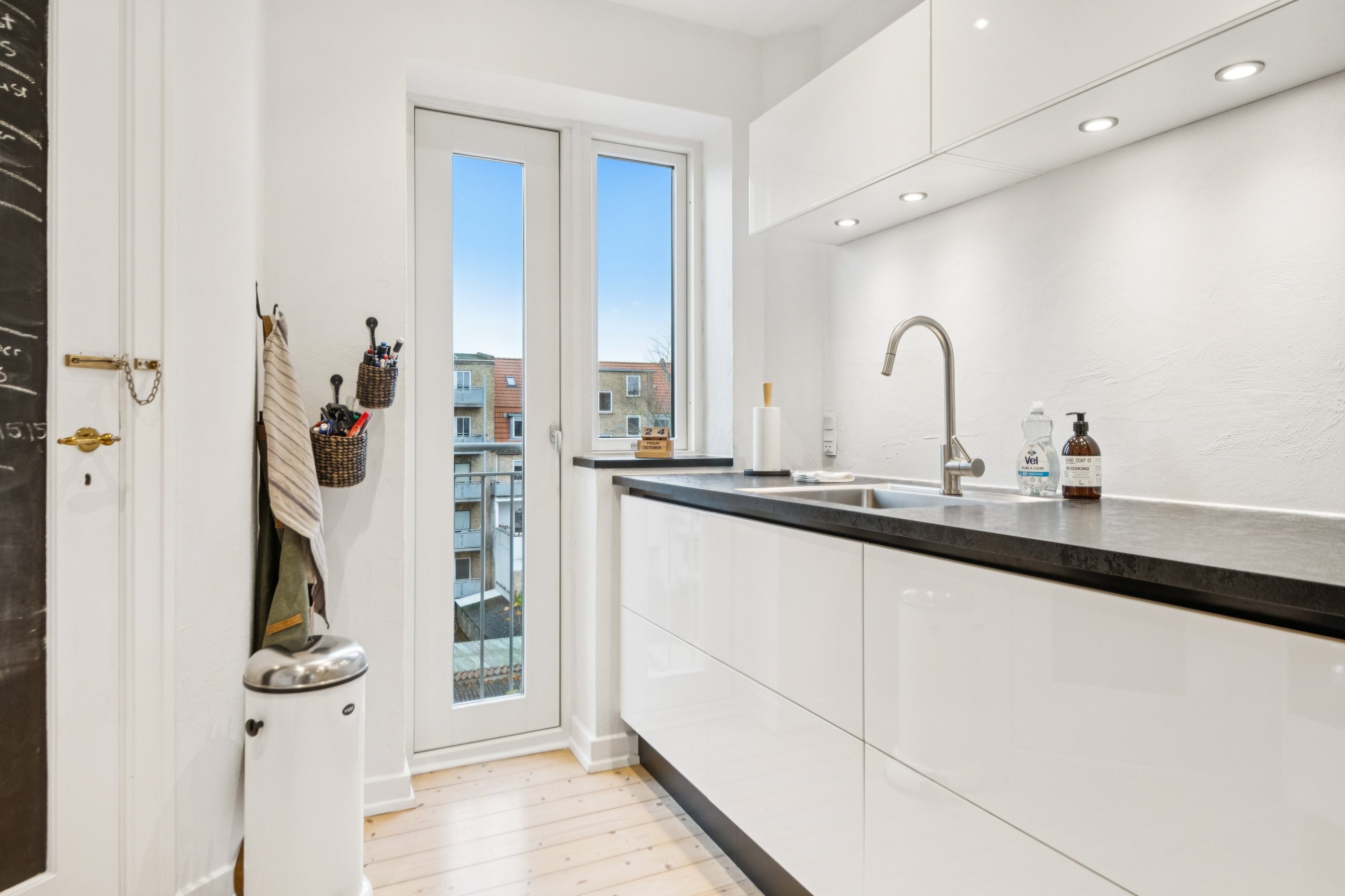 Fremhævet køkken billede i fuldskærmstilstand. Billede af Kastetvej 80, 3. th., 9000 Aalborg