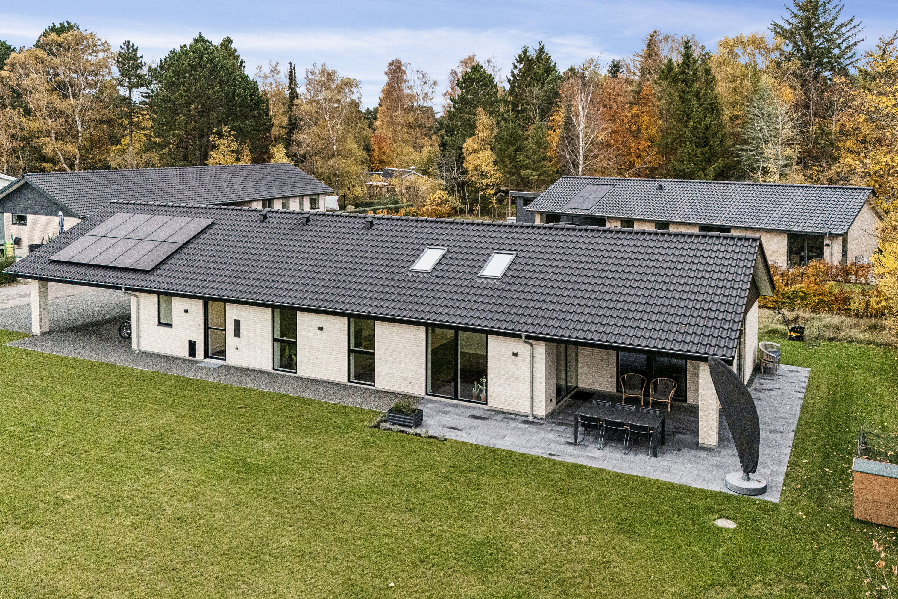 Fremhævet set fra haven billede i fuldskærmstilstand. Billede af Æblehaven 6, 4500 Nykøbing Sj