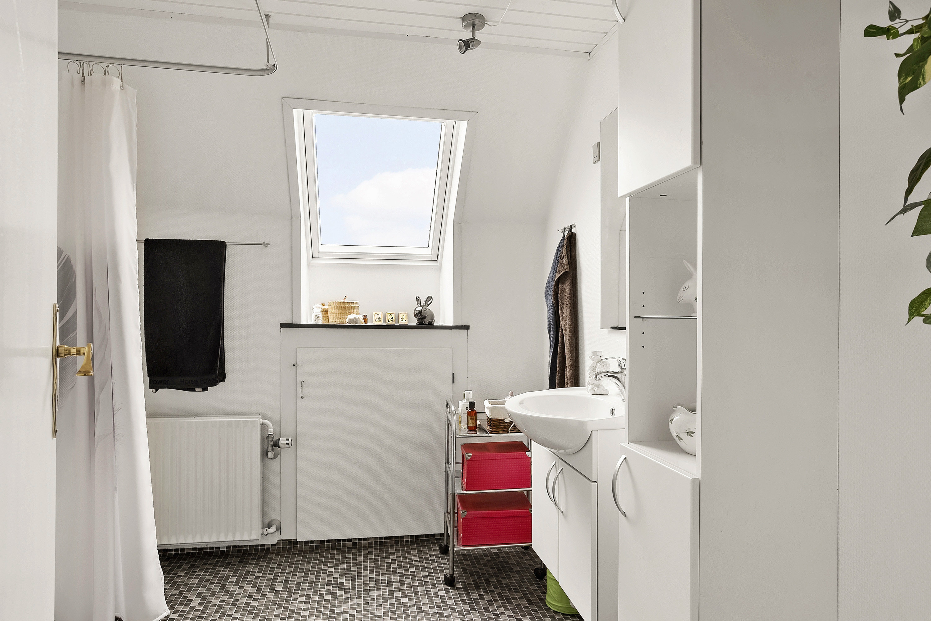 Fremhævet badeværelse billede i fuldskærmstilstand. Billede af Øster Alle 14, 6600 Vejen