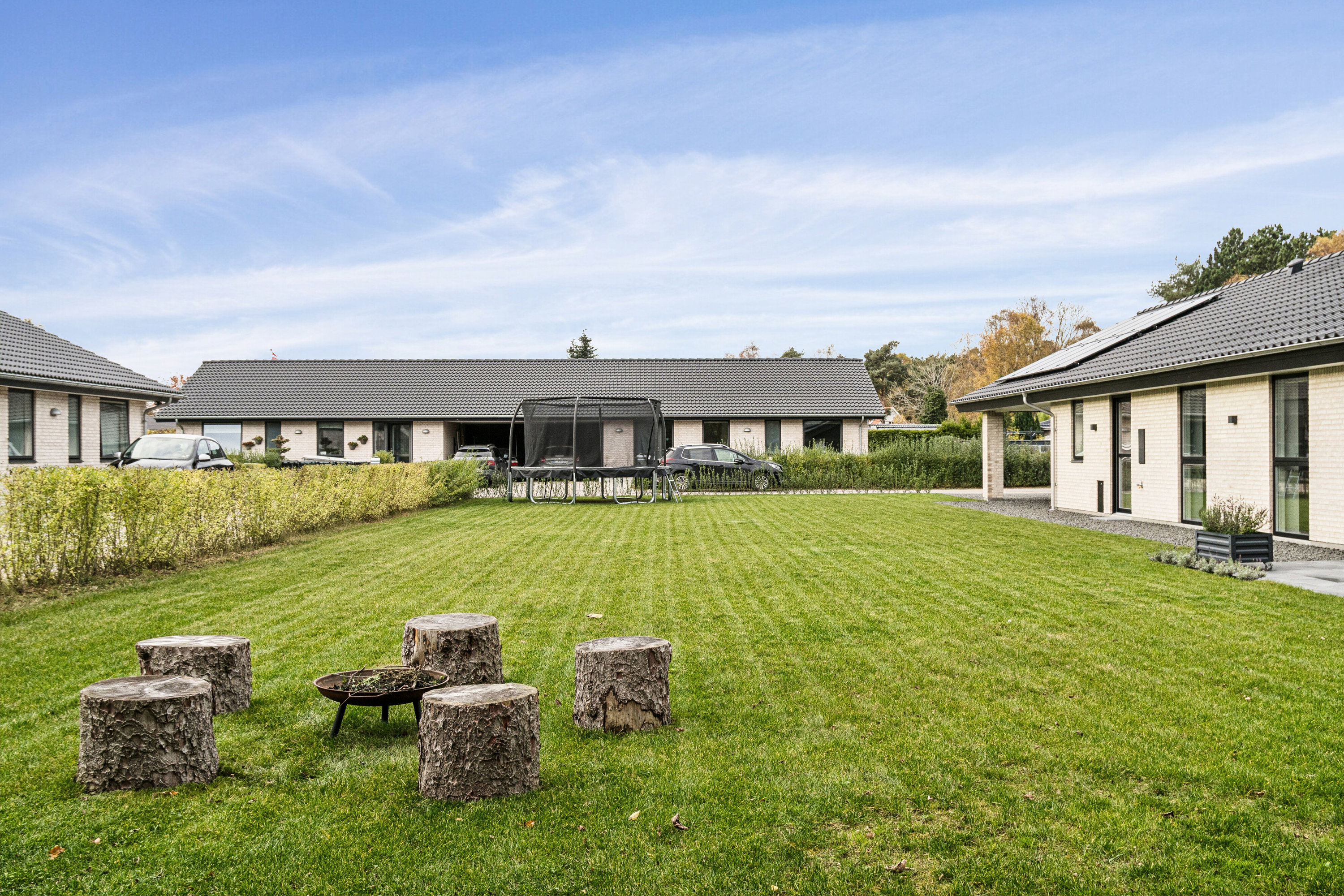 Fremhævet set fra haven billede i fuldskærmstilstand. Billede af Æblehaven 6, 4500 Nykøbing Sj