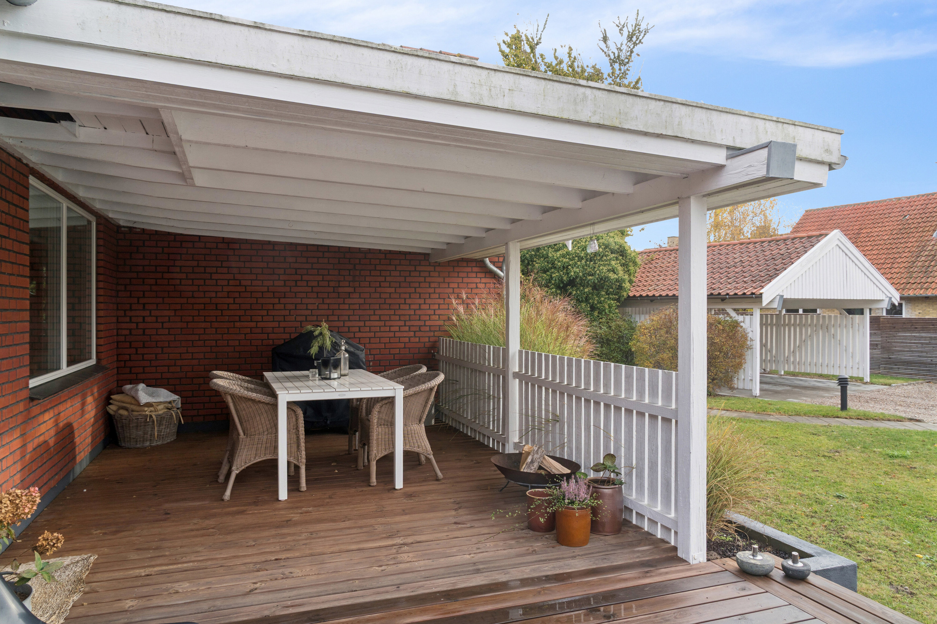 Fremhævet overdækket terrasse billede i fuldskærmstilstand. Billede af Møllebakkevej 1, 4581 Rørvig