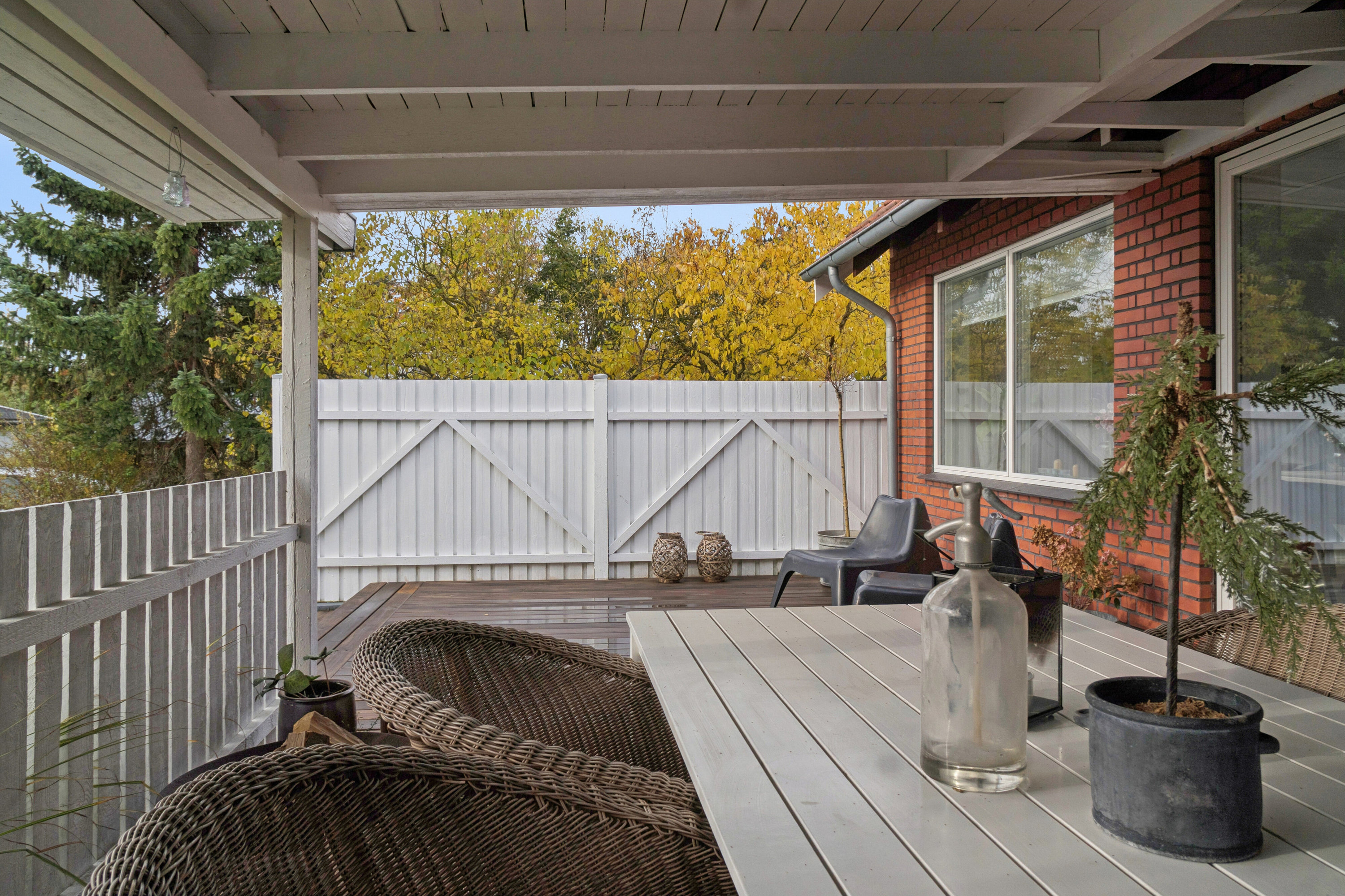 Fremhævet overdækket terrasse billede i fuldskærmstilstand. Billede af Møllebakkevej 1, 4581 Rørvig