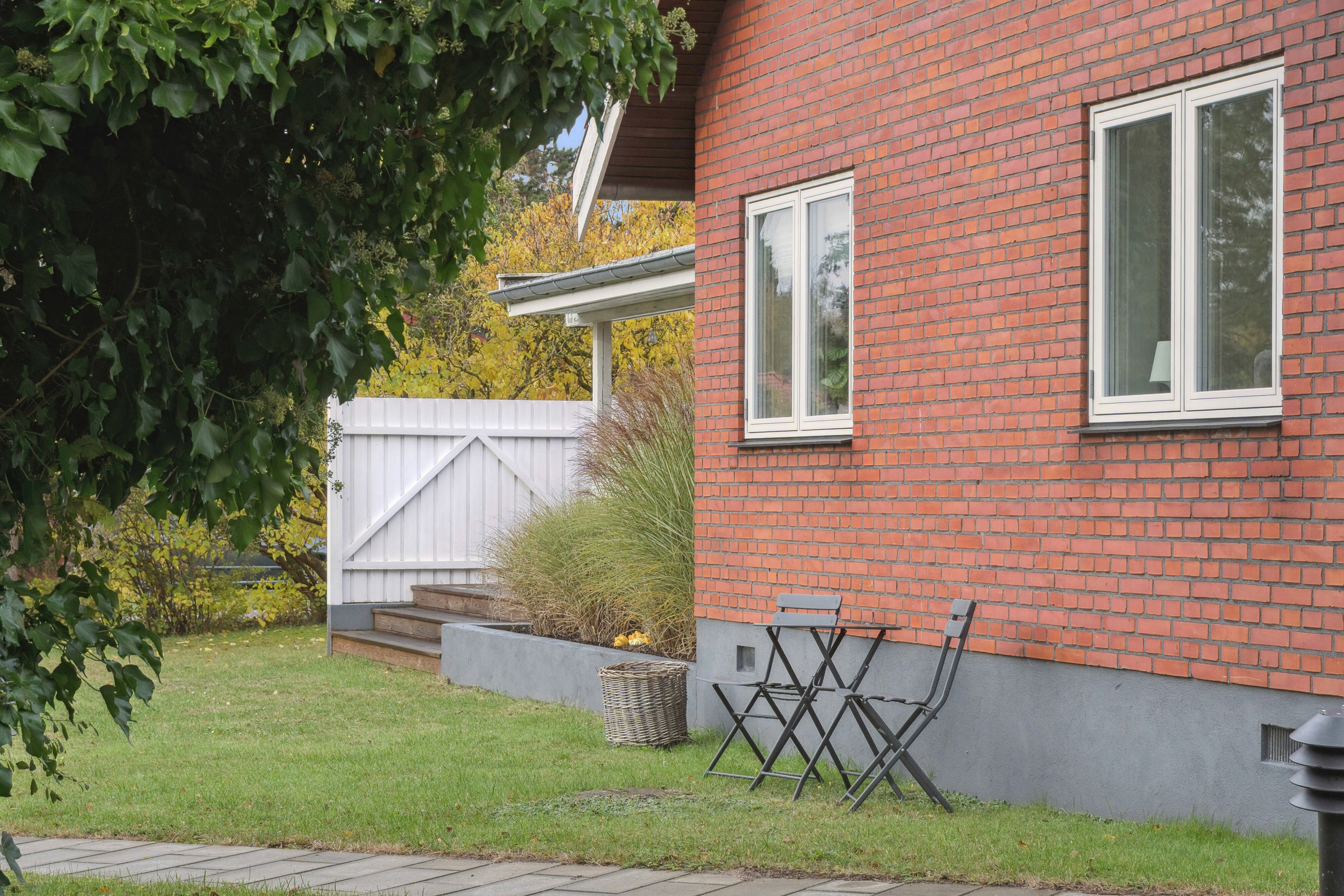 Fremhævet udendørs billede i fuldskærmstilstand. Billede af Møllebakkevej 1, 4581 Rørvig