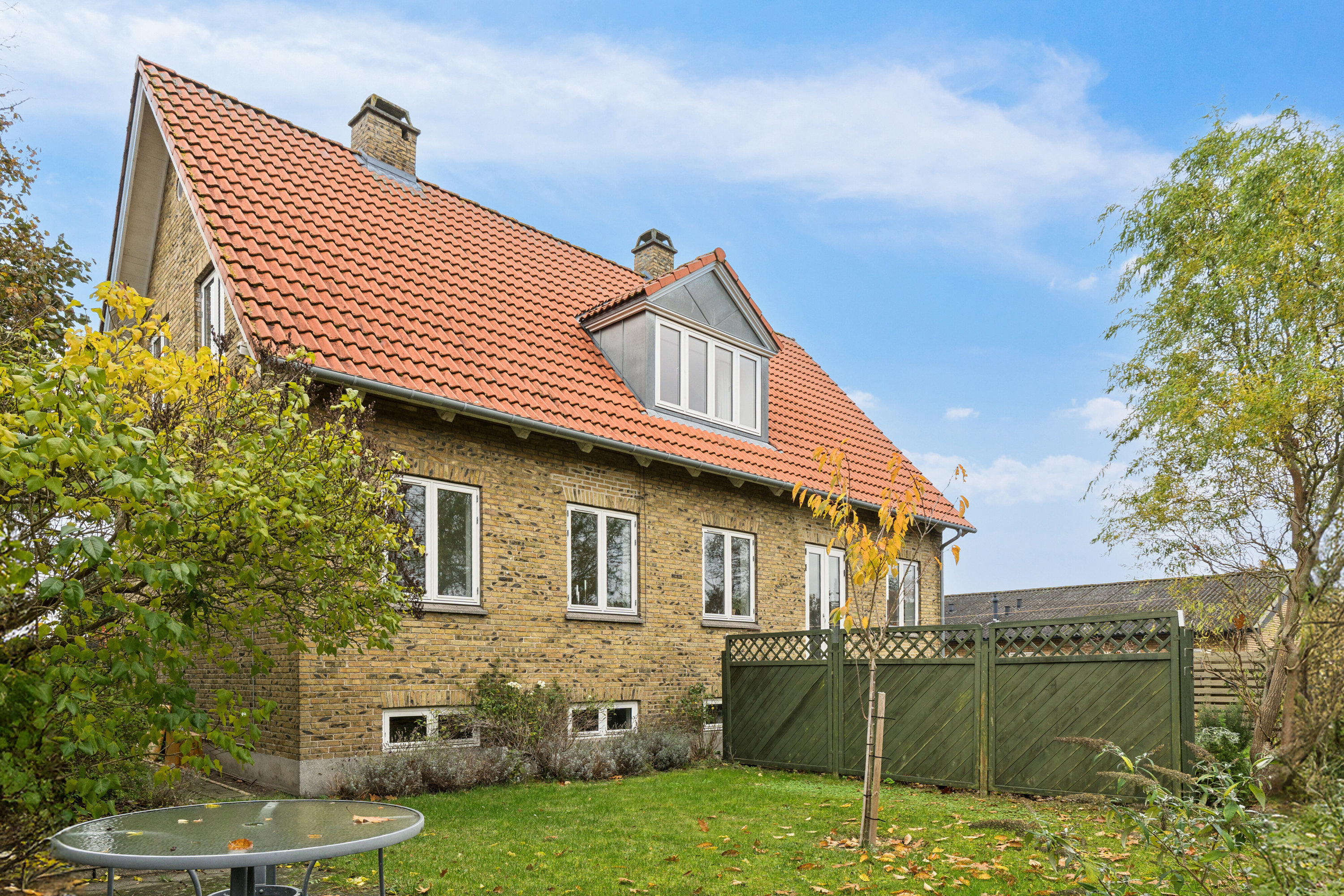 Fremhævet set fra haven billede i fuldskærmstilstand. Billede af Ørumvej 35, 1., 2650 Hvidovre