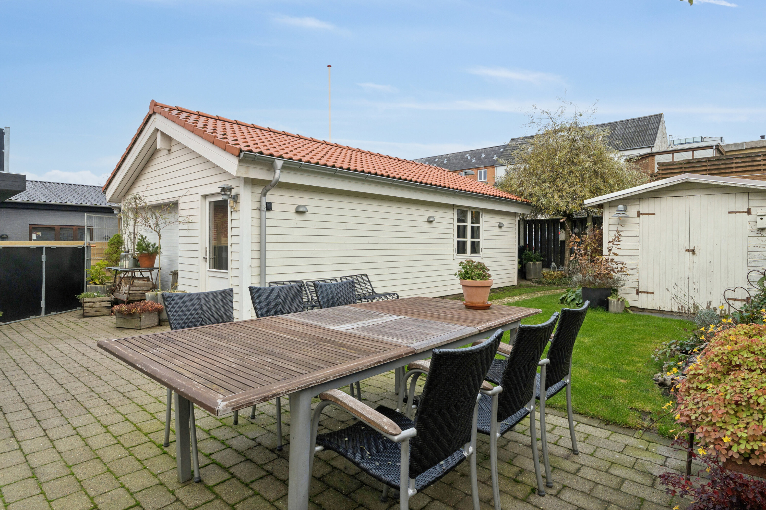 Fremhævet set fra haven billede i fuldskærmstilstand. Billede af Grønnegade 20, 7430 Ikast