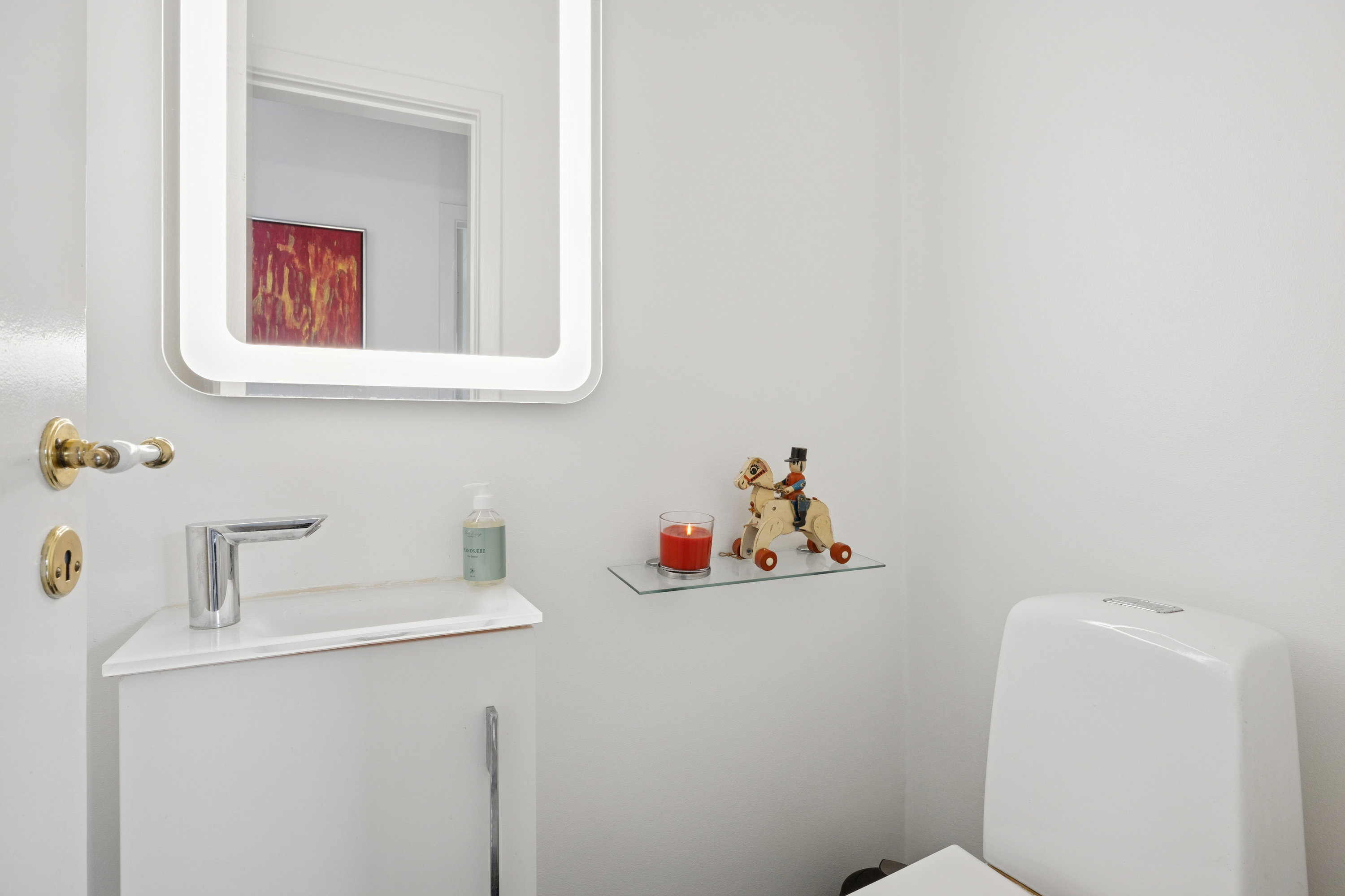 Fremhævet badeværelse billede i fuldskærmstilstand. Billede af Søen 28, 2690 Karlslunde