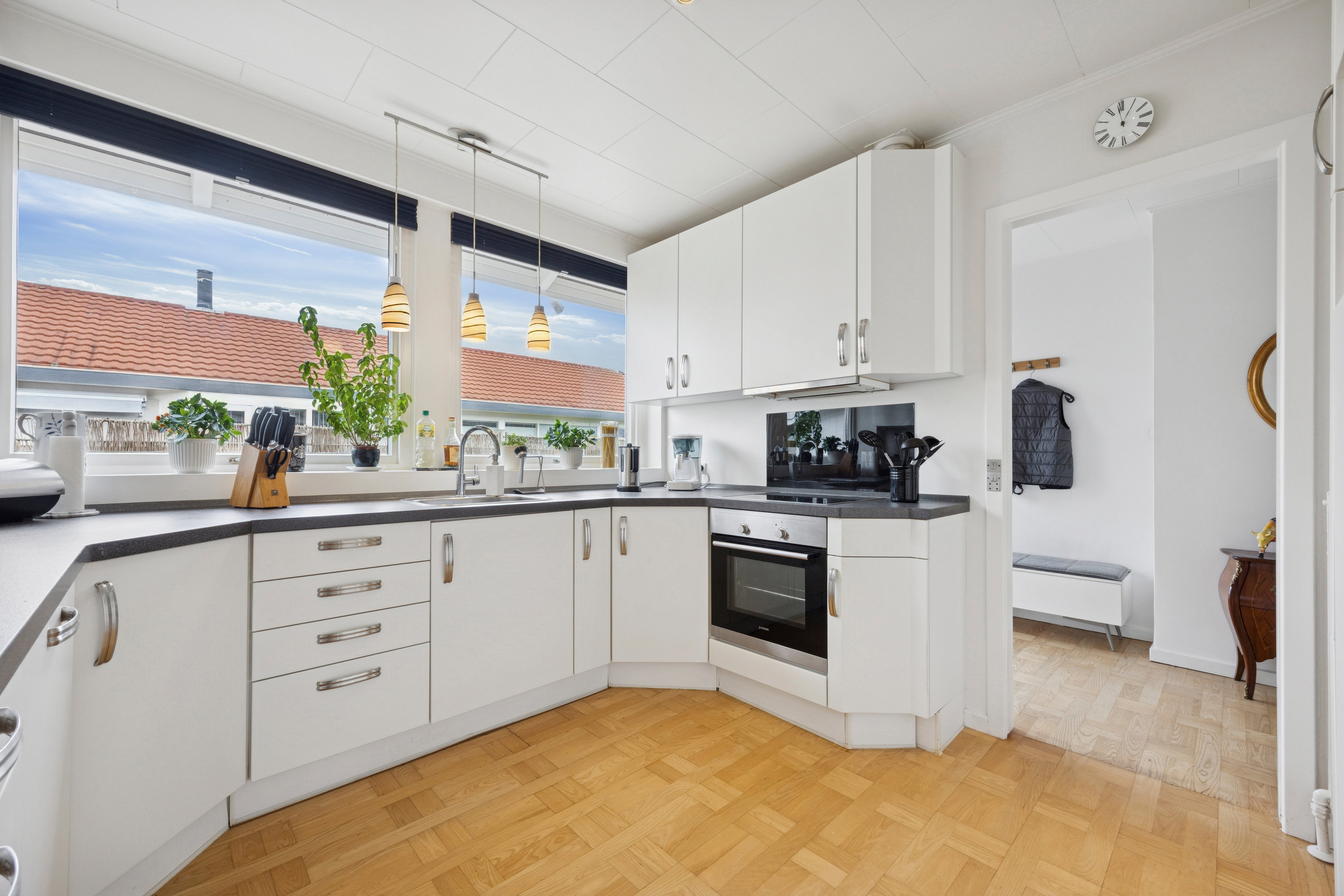 Fremhævet køkken billede i fuldskærmstilstand. Billede af Søen 28, 2690 Karlslunde