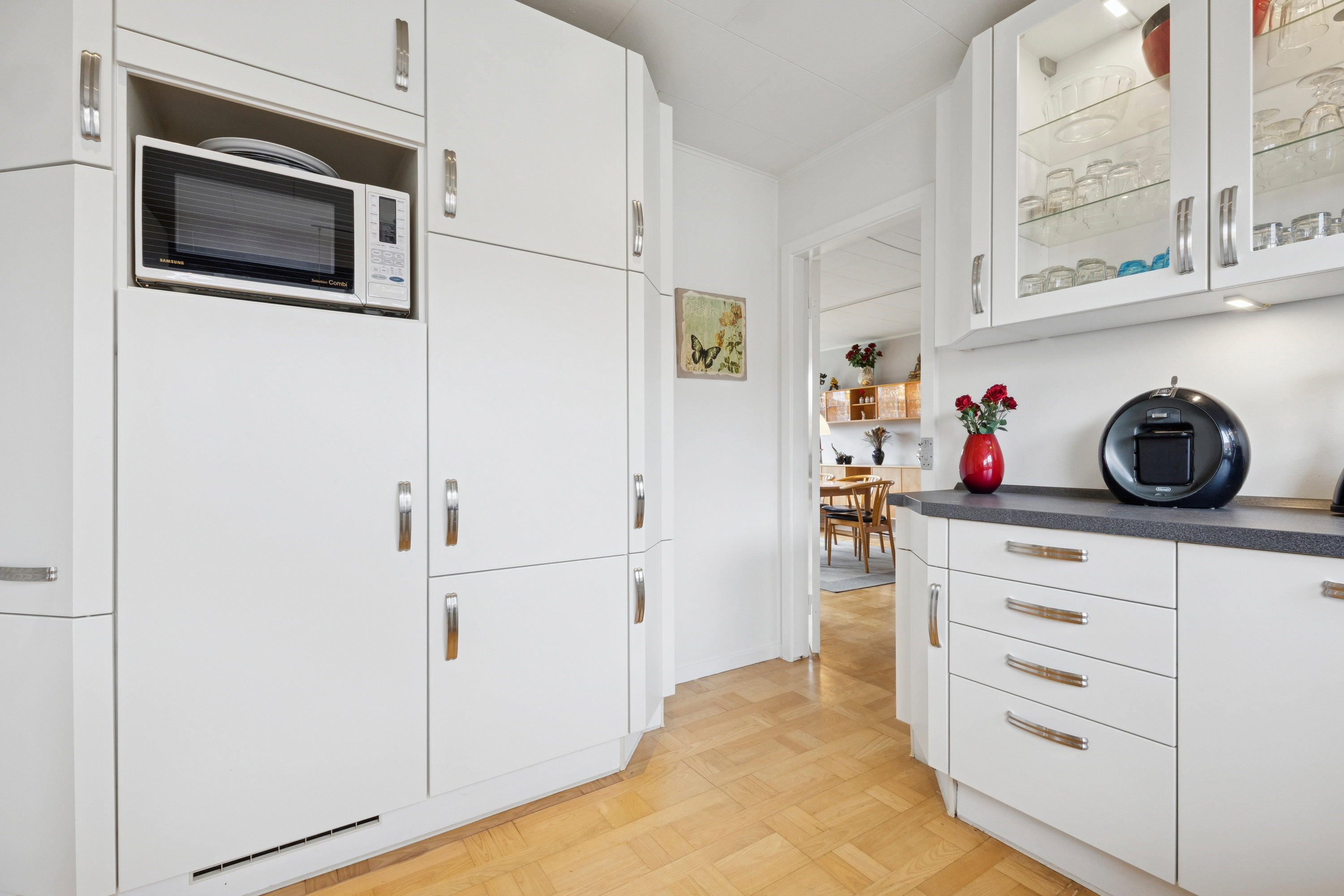 Fremhævet køkken billede i fuldskærmstilstand. Billede af Søen 28, 2690 Karlslunde