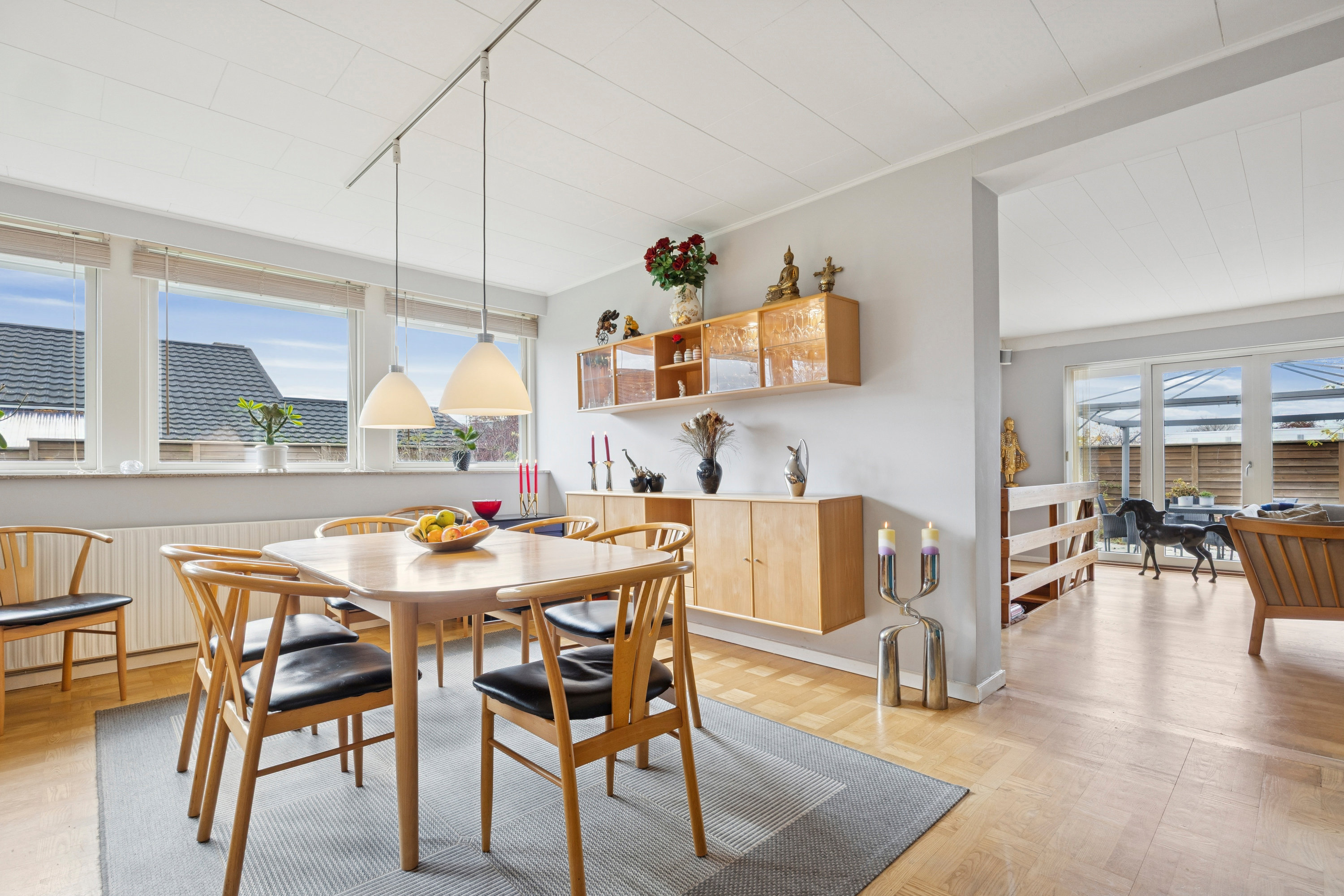 Fremhævet spisestue billede i fuldskærmstilstand. Billede af Søen 28, 2690 Karlslunde