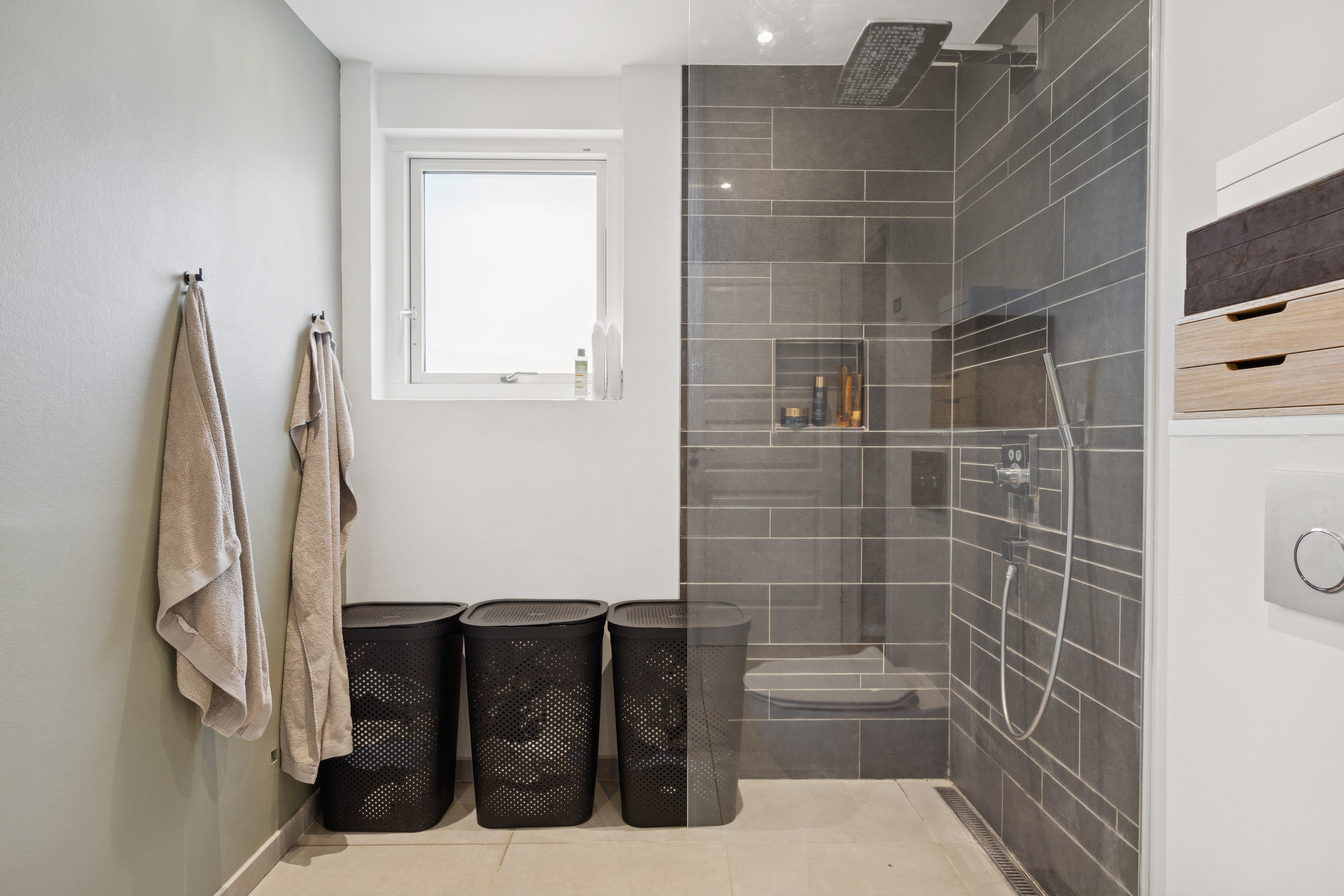 Fremhævet badeværelse billede i fuldskærmstilstand. Billede af Belsager 54, 2670 Greve