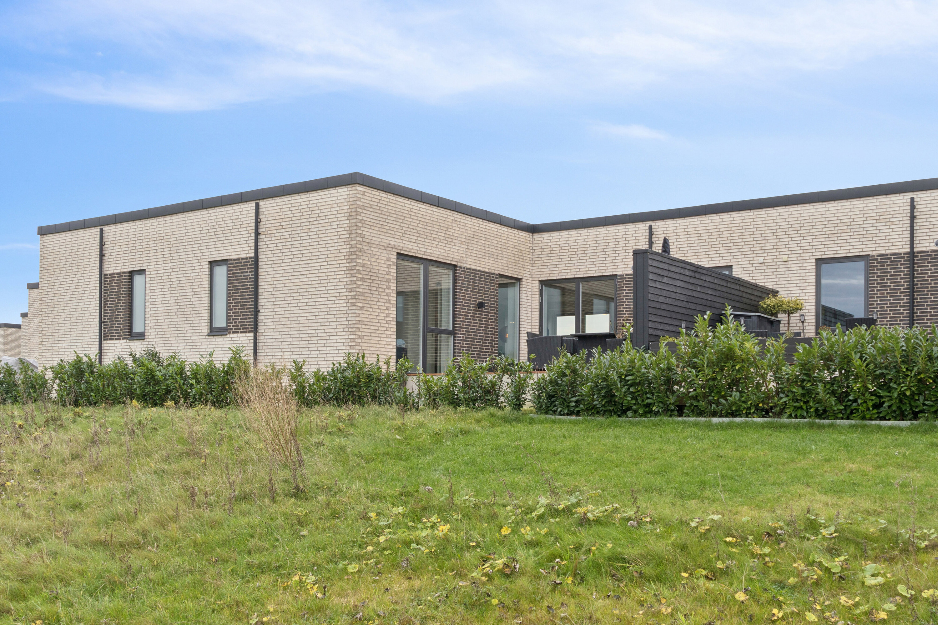 Fremhævet set fra haven billede i fuldskærmstilstand. Billede af Klosterlunden 183, 4700 Næstved