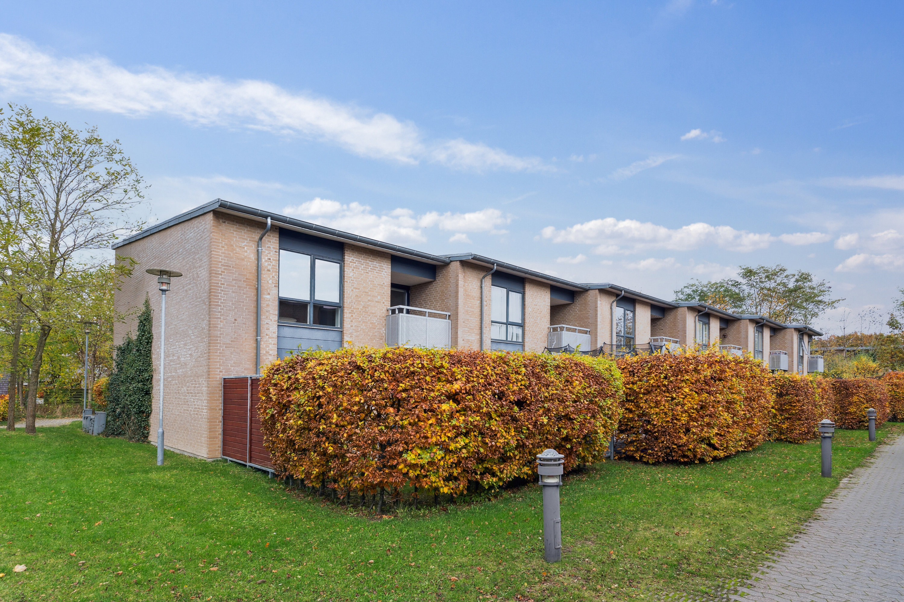 Fremhævet set fra haven billede i fuldskærmstilstand. Billede af Robinievej 91, 2620 Albertslund