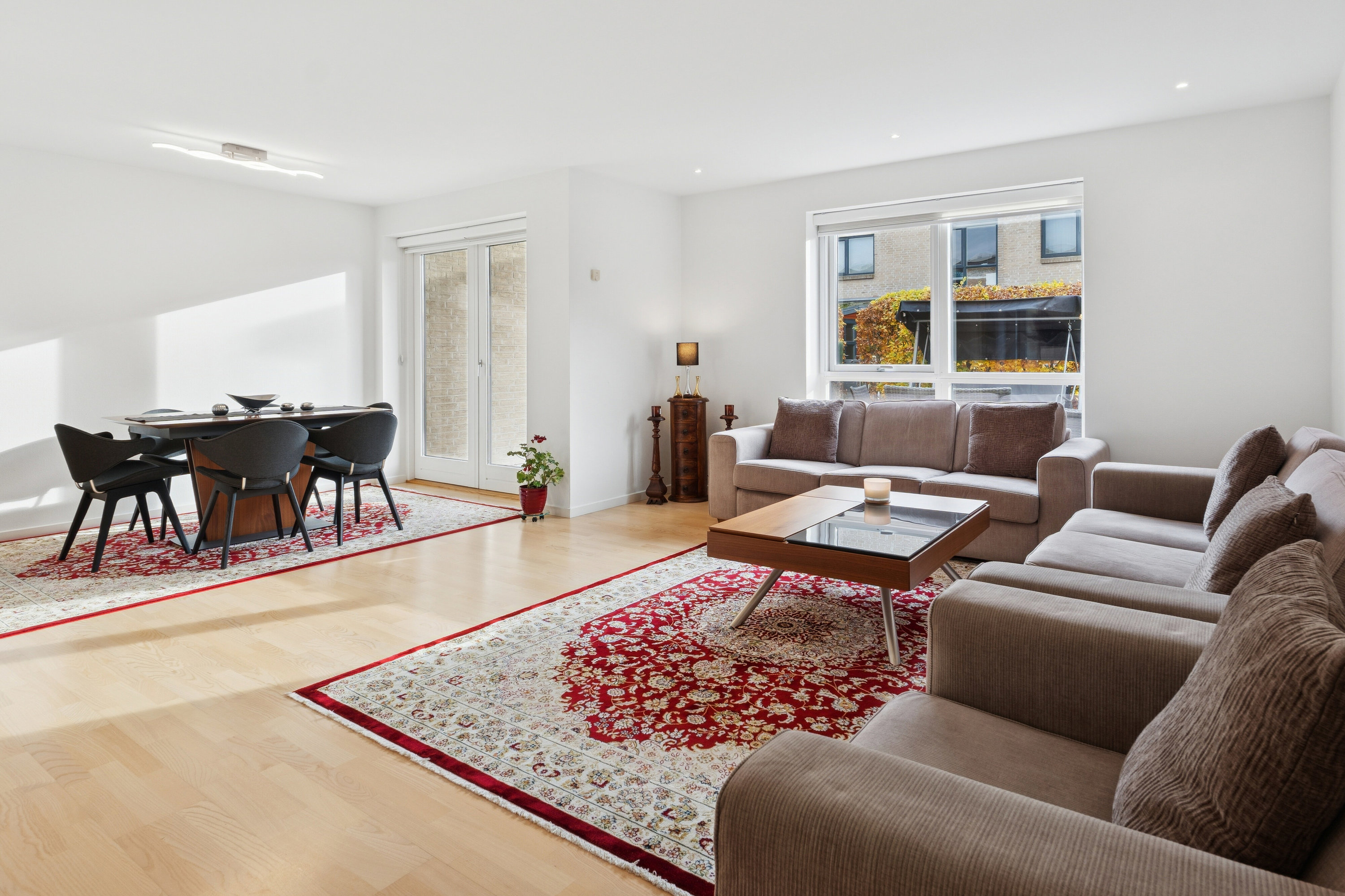 Fremhævet stue billede i fuldskærmstilstand. Billede af Robinievej 91, 2620 Albertslund