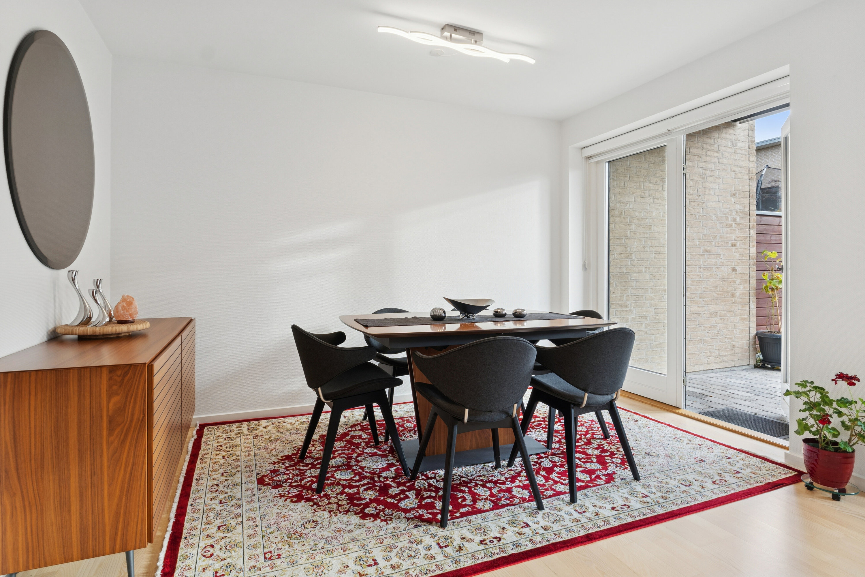 Fremhævet spisestue billede i fuldskærmstilstand. Billede af Robinievej 91, 2620 Albertslund