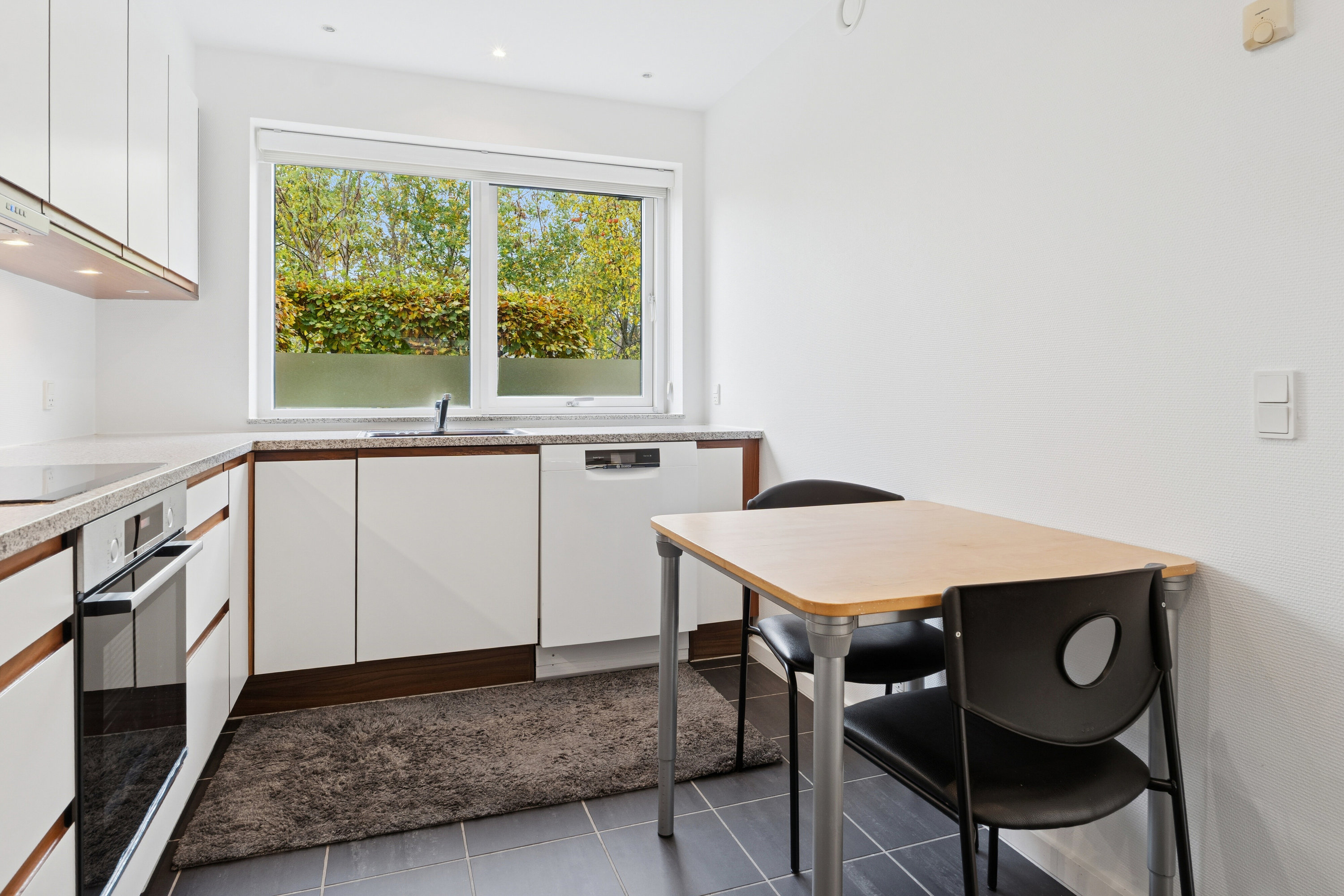 Fremhævet køkken billede i fuldskærmstilstand. Billede af Robinievej 91, 2620 Albertslund