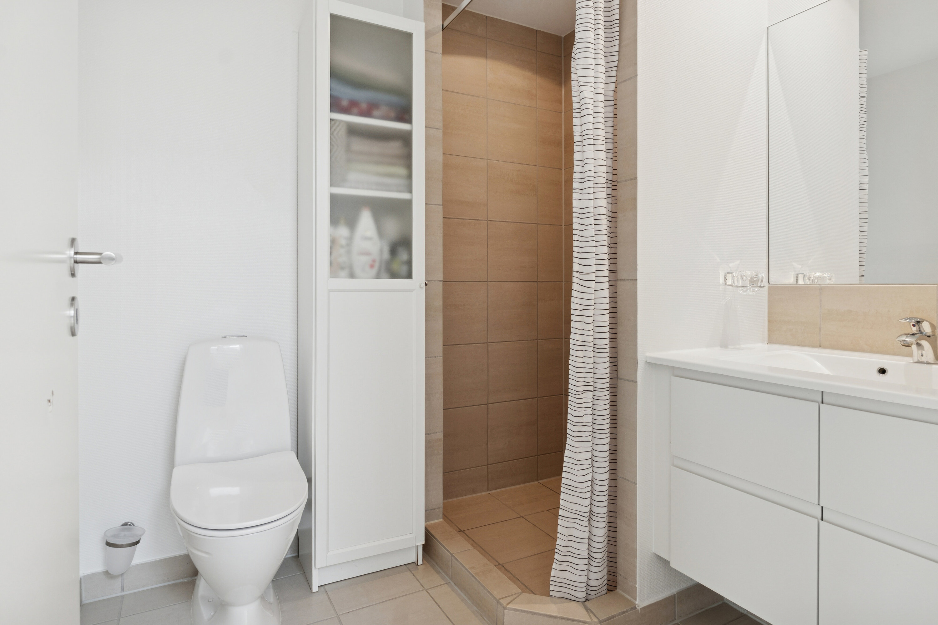 Fremhævet badeværelse billede i fuldskærmstilstand. Billede af Robinievej 91, 2620 Albertslund