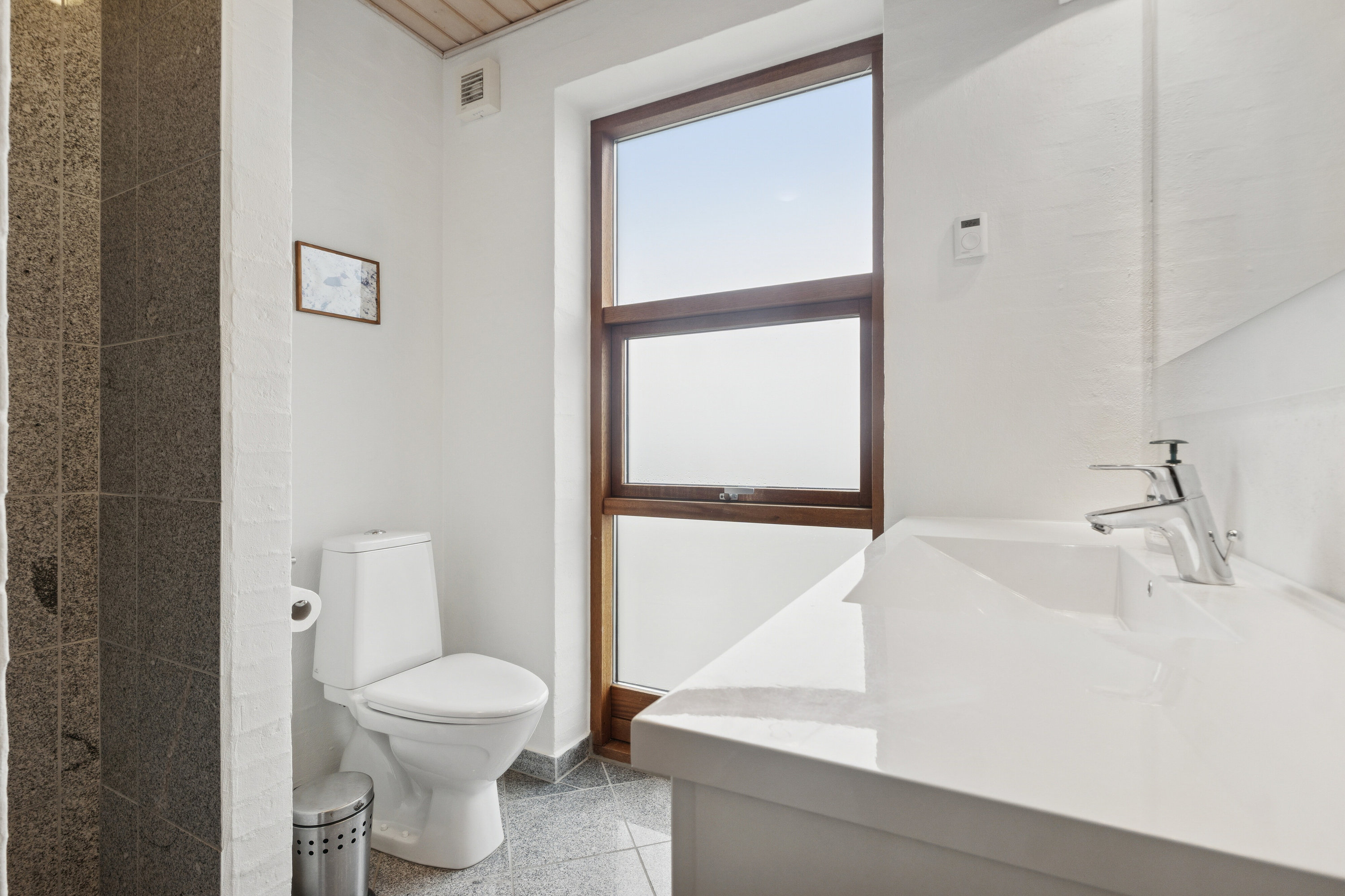 Fremhævet badeværelse billede i fuldskærmstilstand. Billede af Niels Juels Vej 41, Stenbjerg, 7752 Snedsted