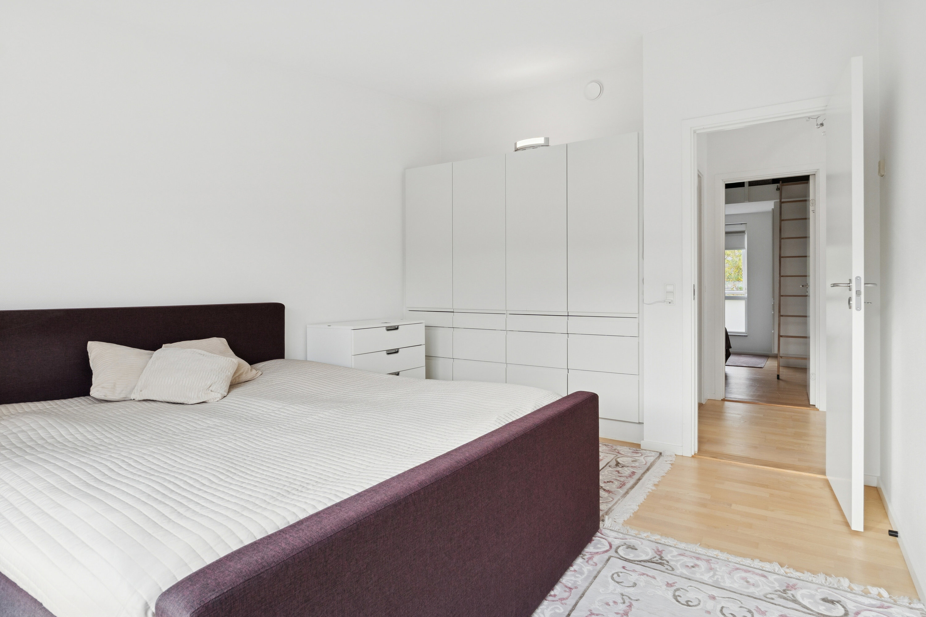 Fremhævet soveværelse billede i fuldskærmstilstand. Billede af Robinievej 91, 2620 Albertslund