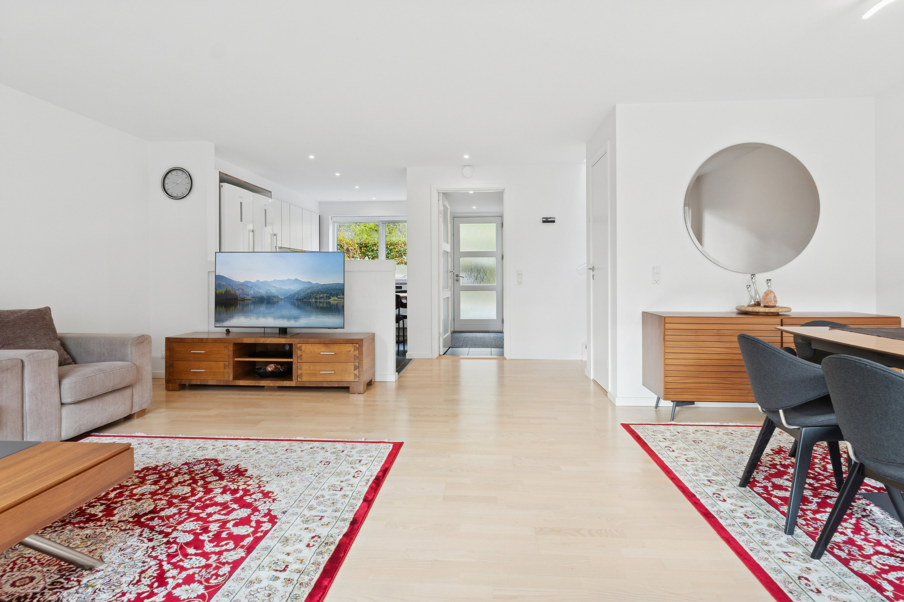 Fremhævet stue billede i fuldskærmstilstand. Billede af Robinievej 91, 2620 Albertslund