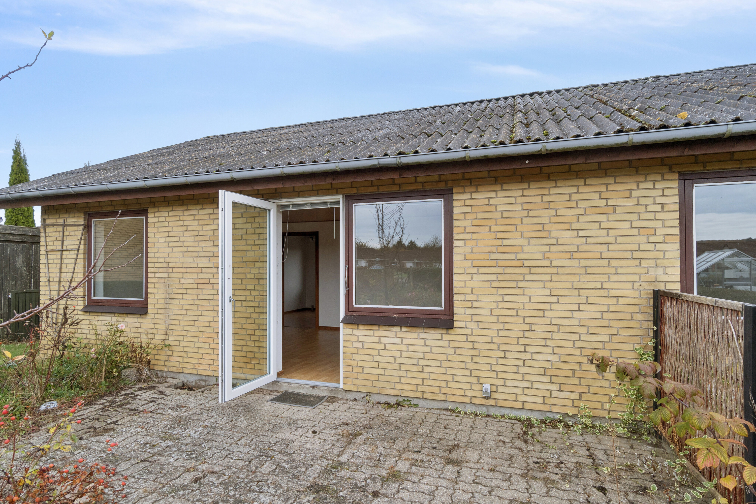 Fremhævet set fra haven billede i fuldskærmstilstand. Billede af Lerbjergvej 7B, 4470 Svebølle